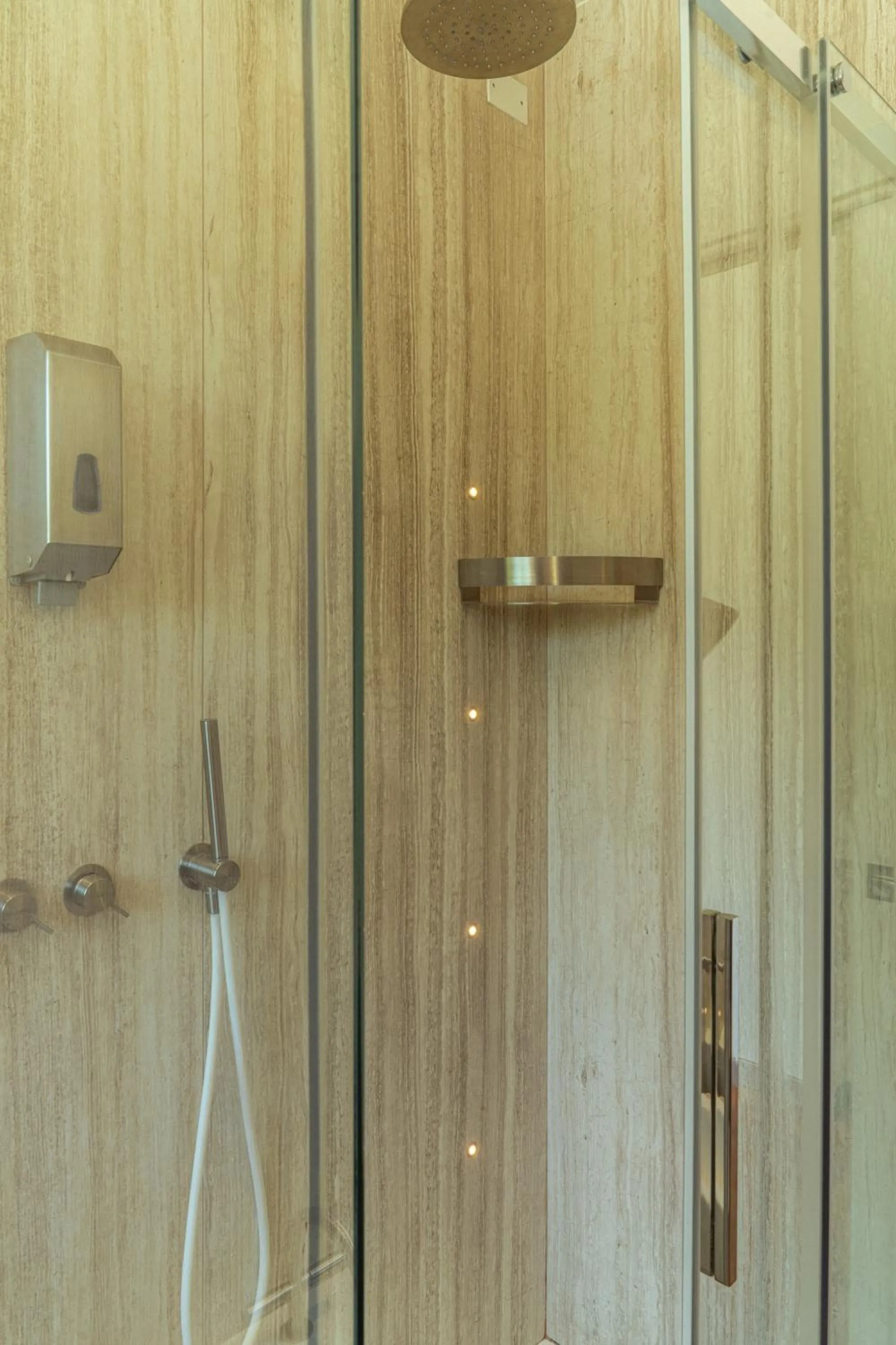 Shower in La Forestale Luxury Ecolodge B&B Primo Piano