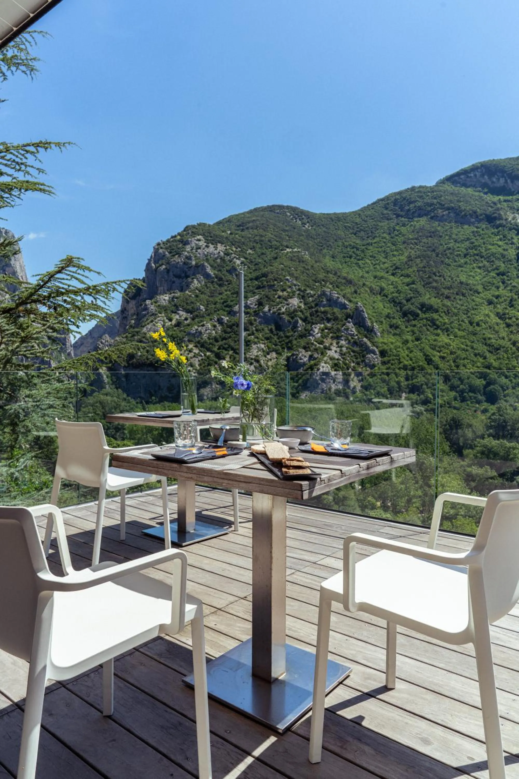 Patio in La Forestale Luxury Ecolodge B&B Primo Piano