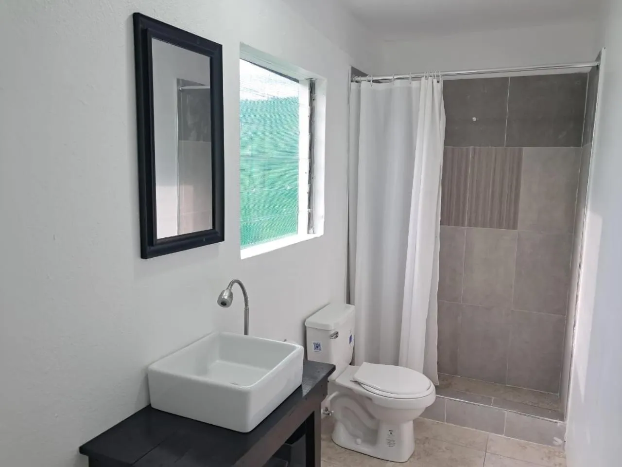 Bathroom in Kingsworth Bed and Breakfast