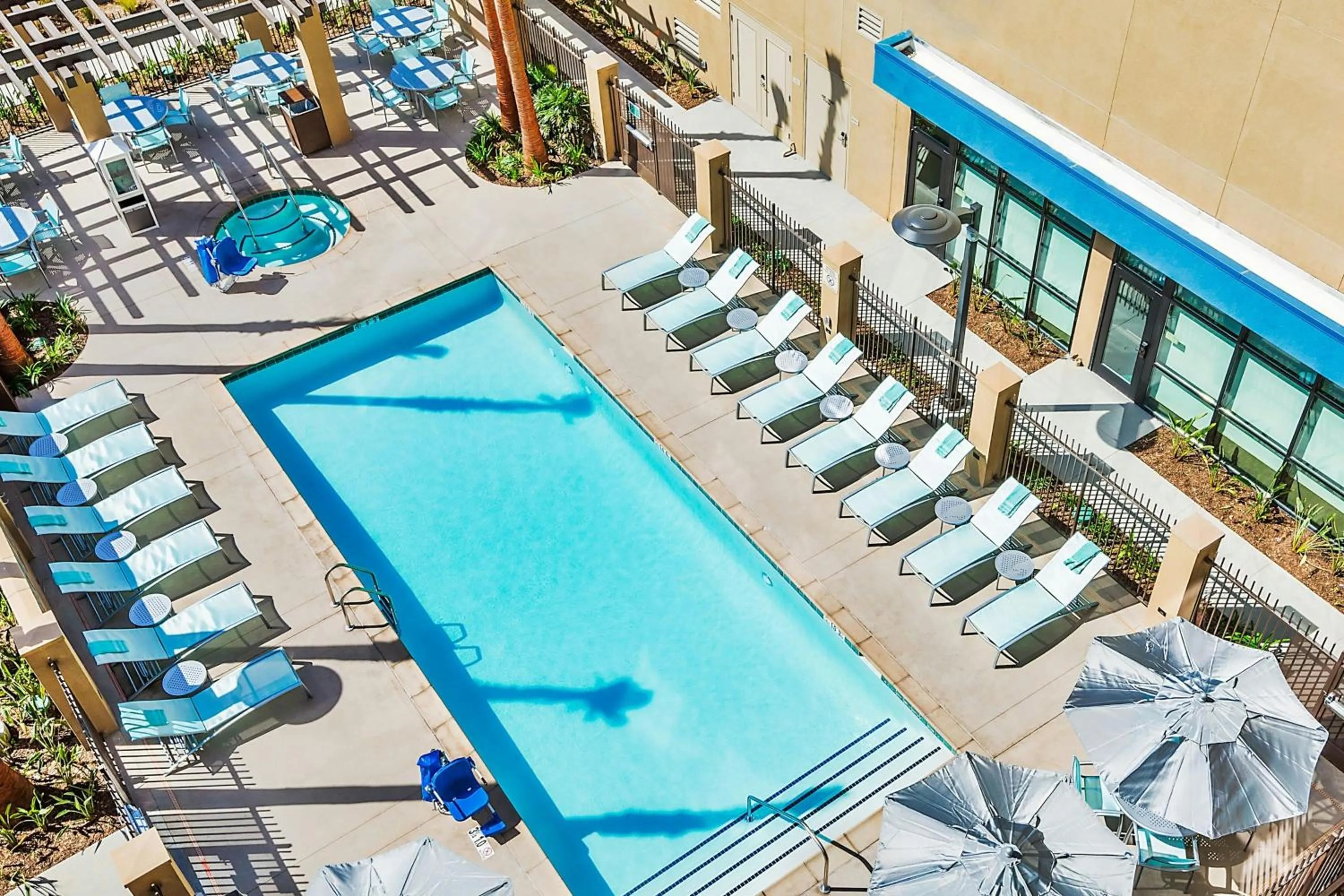 Swimming pool in Springhill Suites by Marriott Anaheim Maingate