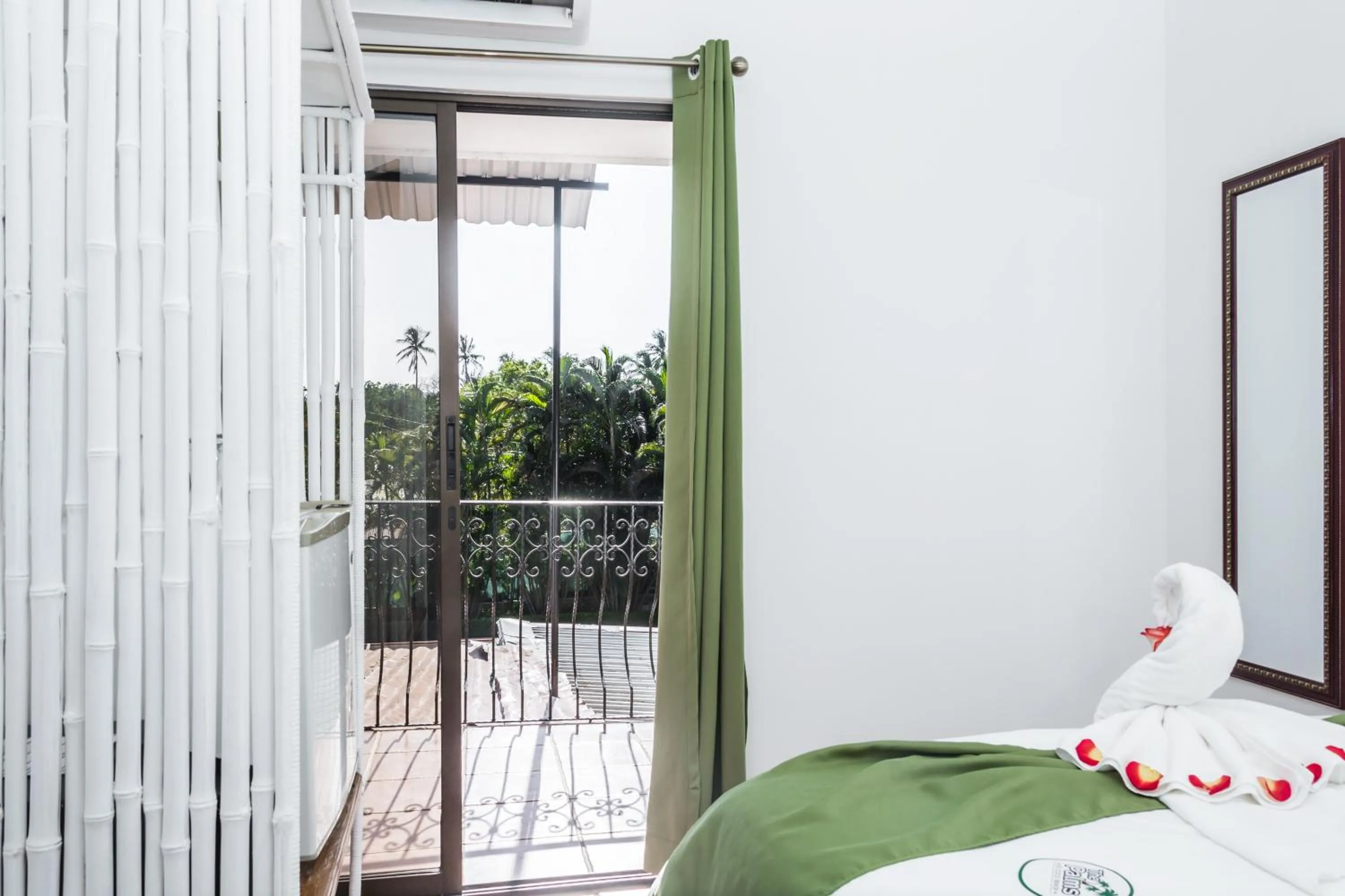 View (from property/room), Bed in The Palms At Coco Beach