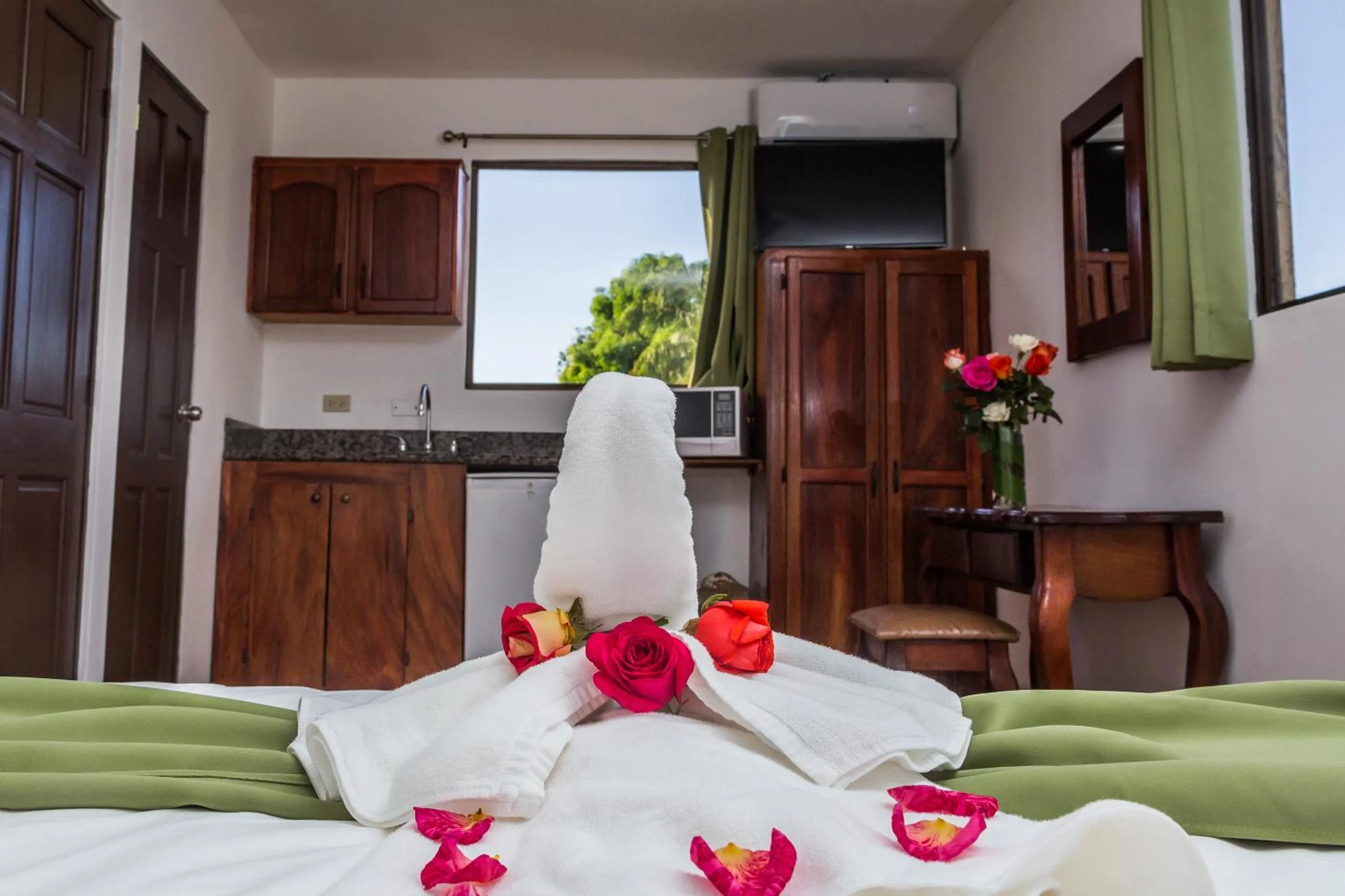 Bedroom, Bed in The Palms At Coco Beach