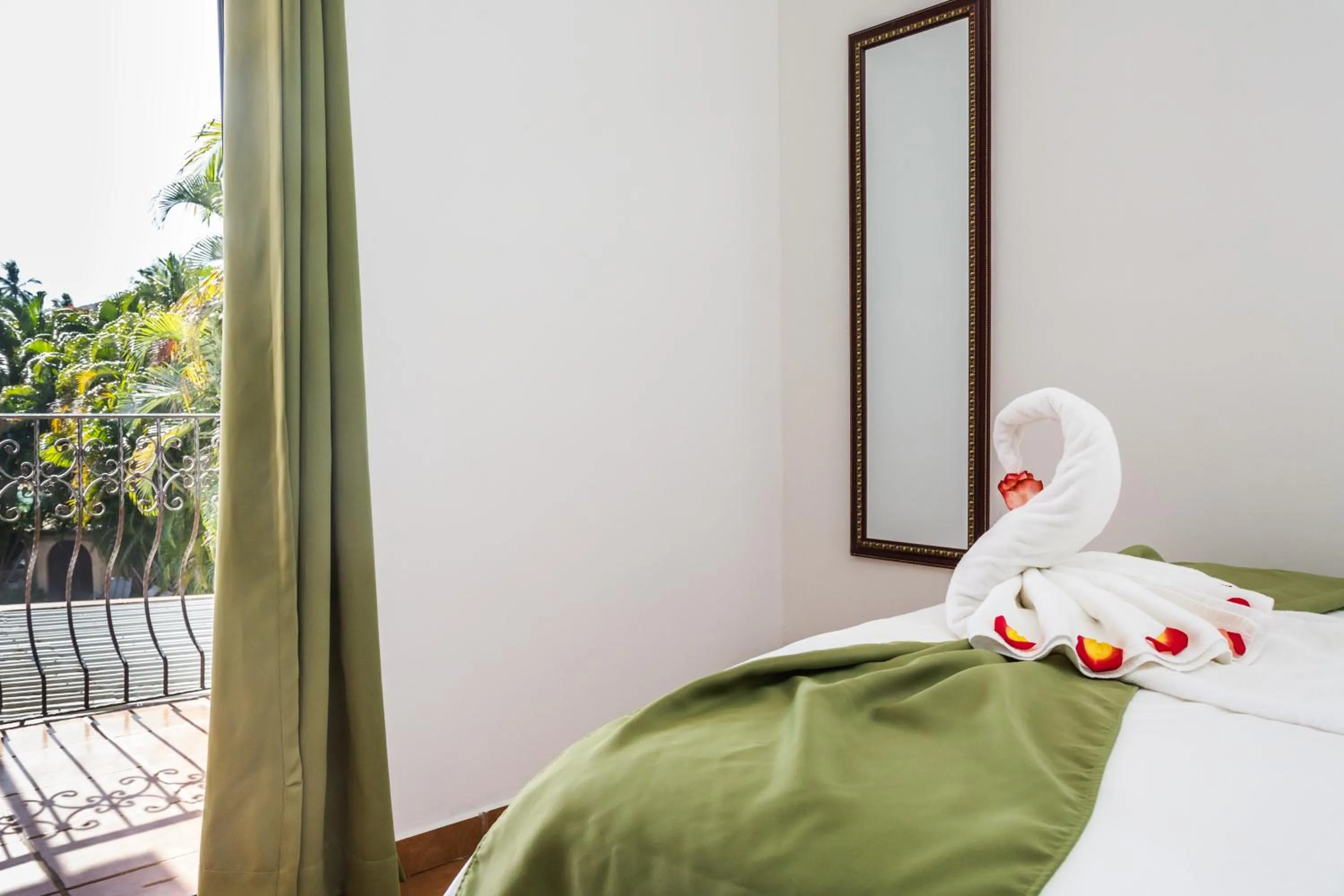 Bedroom, Bed in The Palms At Coco Beach