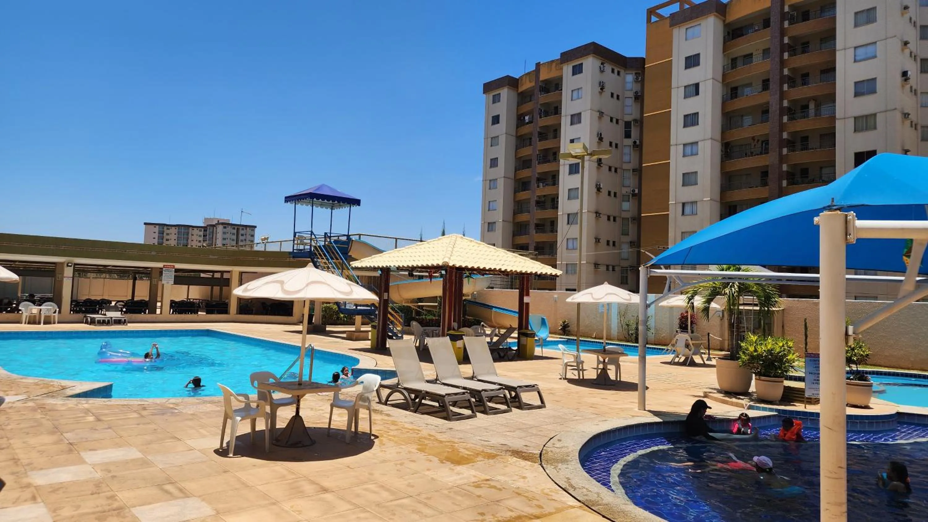 Pool view in Prive das Thermas - 301B