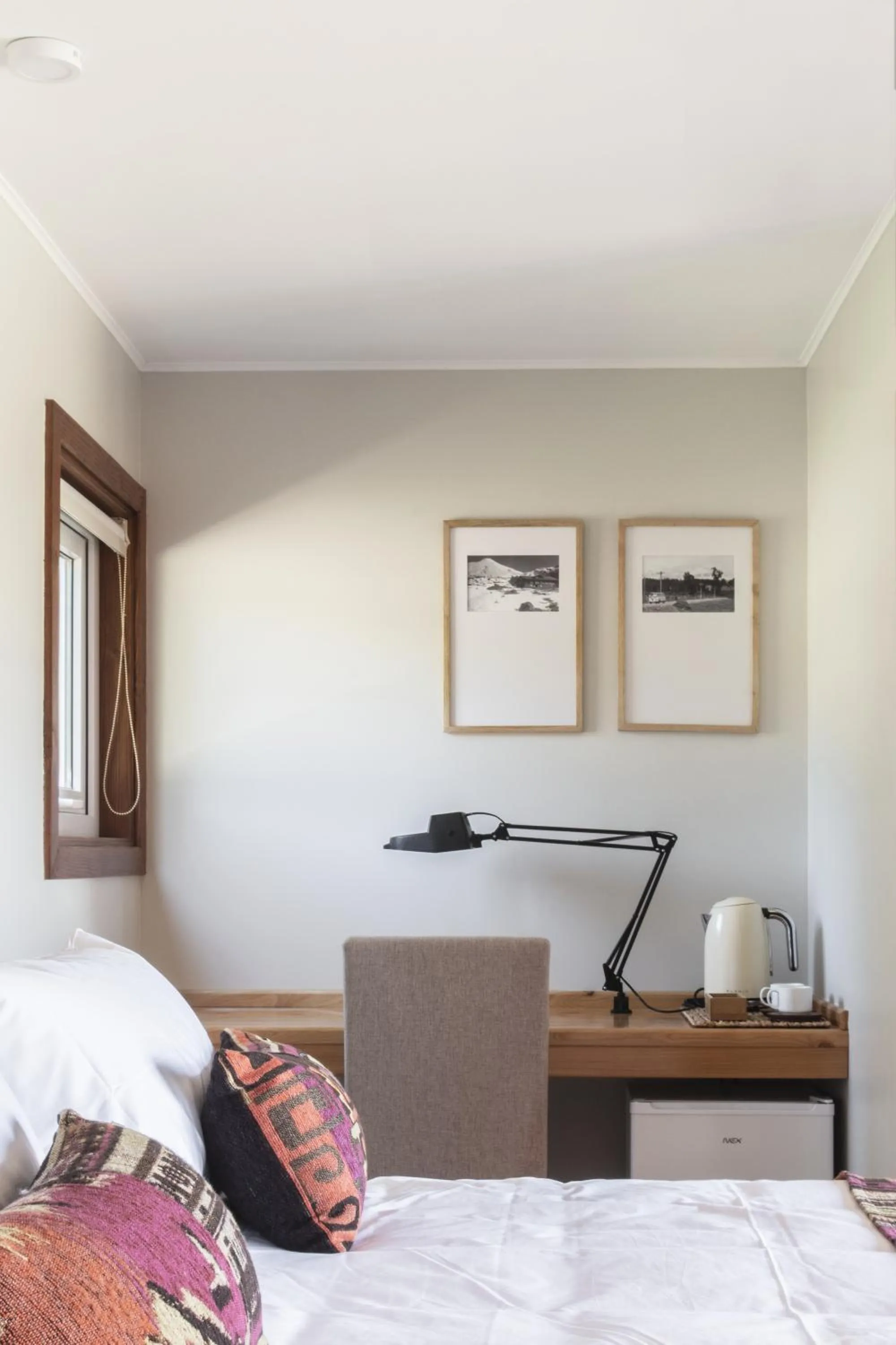 Seating area, Bed in Das Dorf Hotel