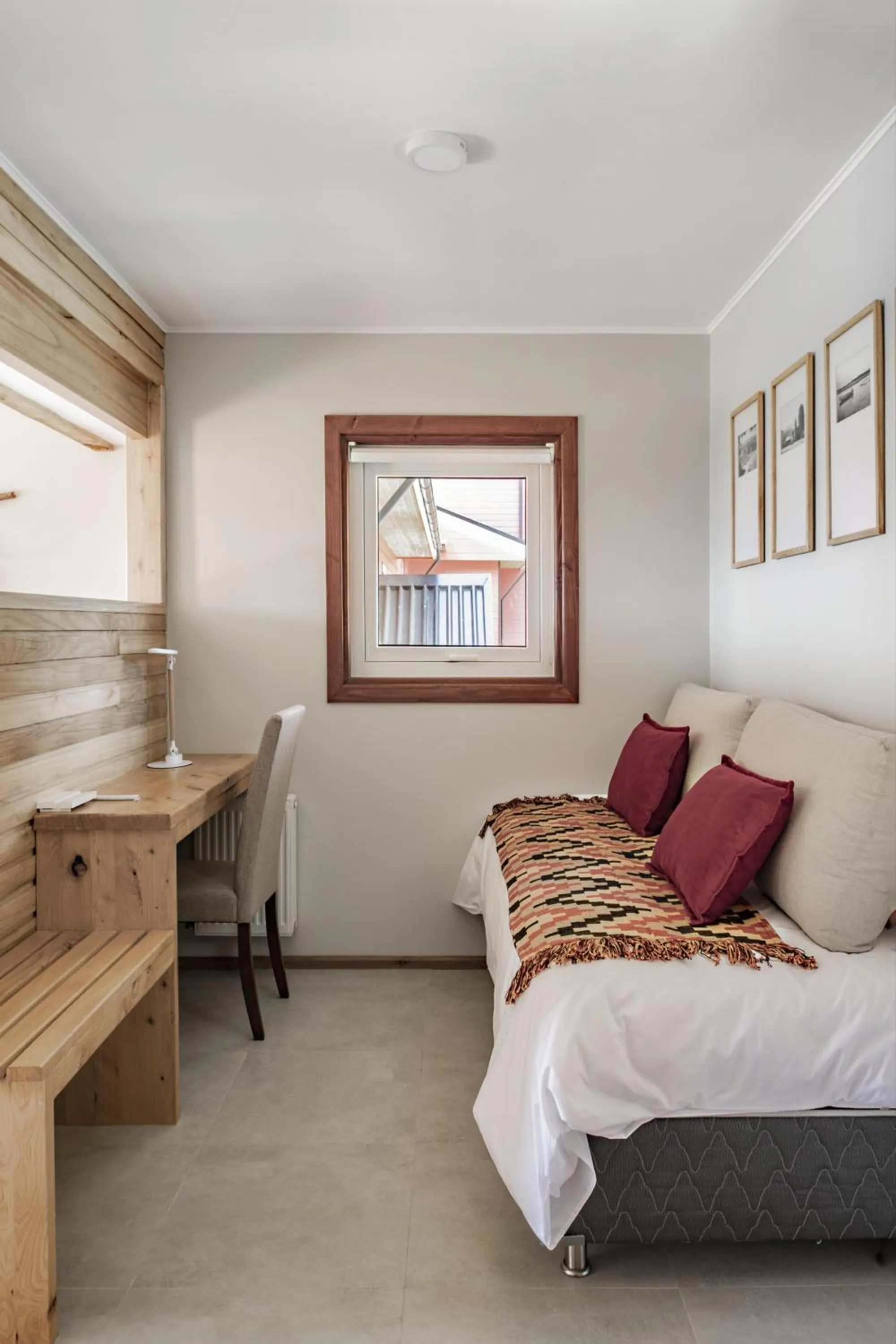Seating area, Bed in Das Dorf Hotel