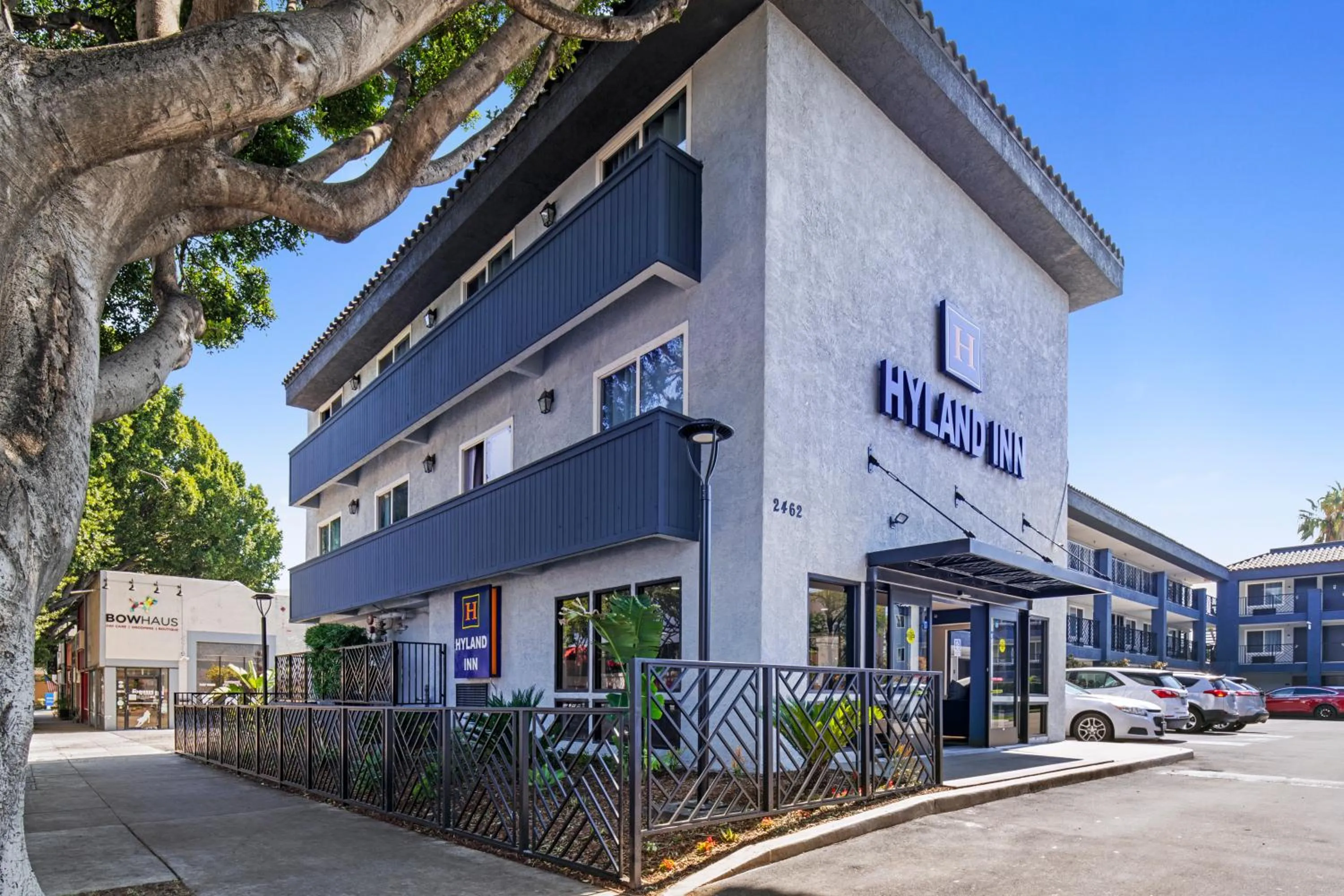 Property building in Hyland Inn near Pasadena Civic Center