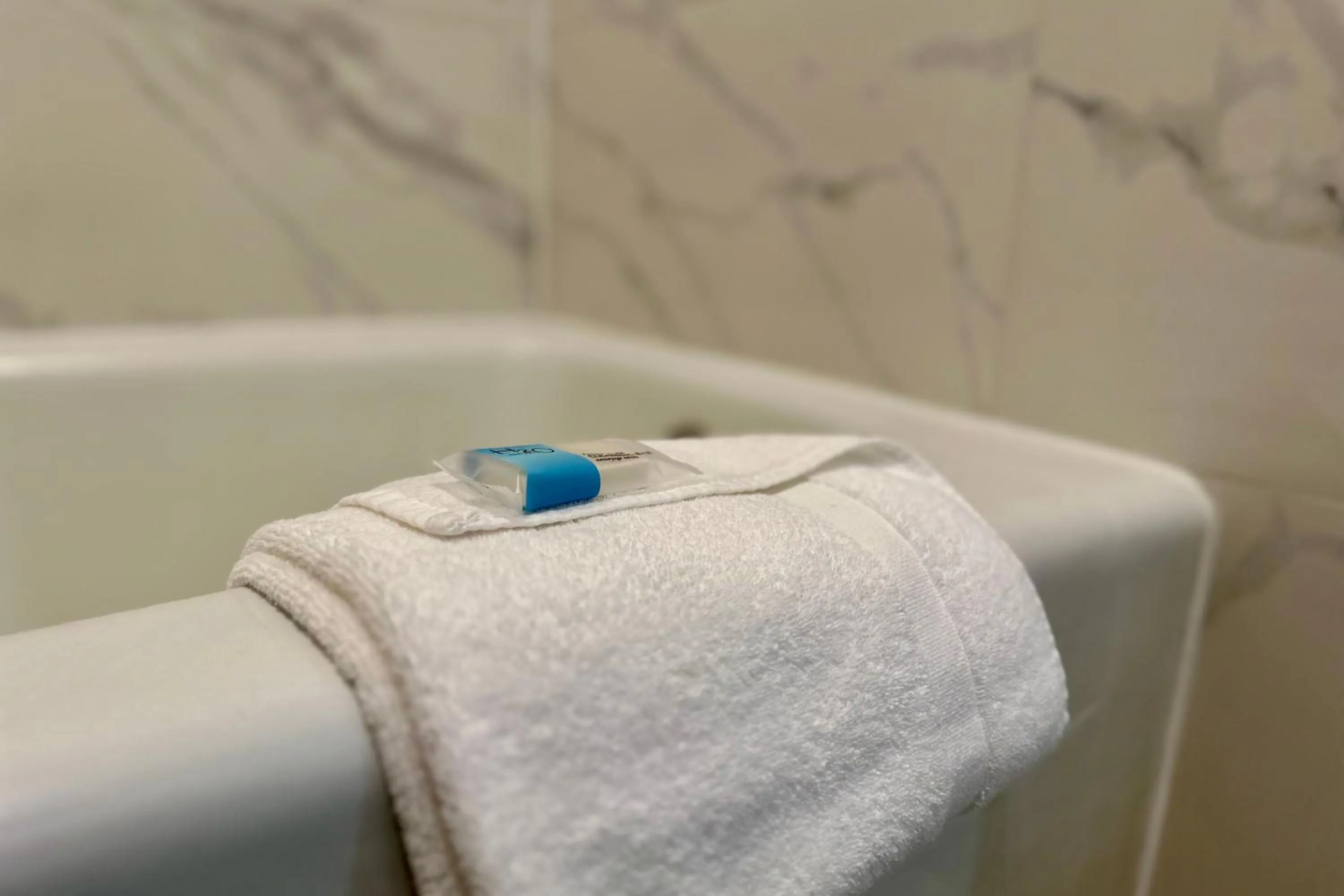 Bath in Hyland Inn near Pasadena Civic Center