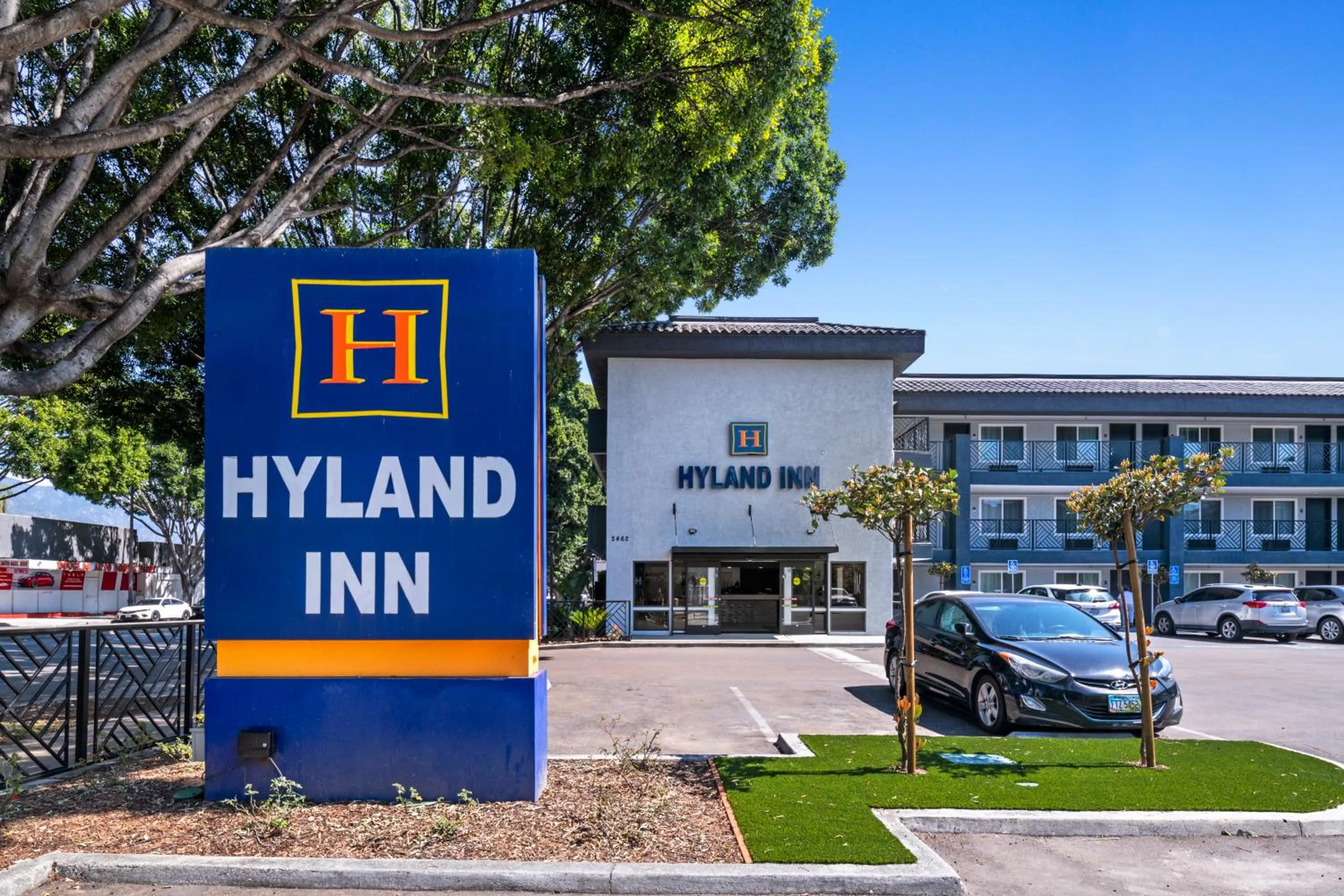 Property building in Hyland Inn near Pasadena Civic Center