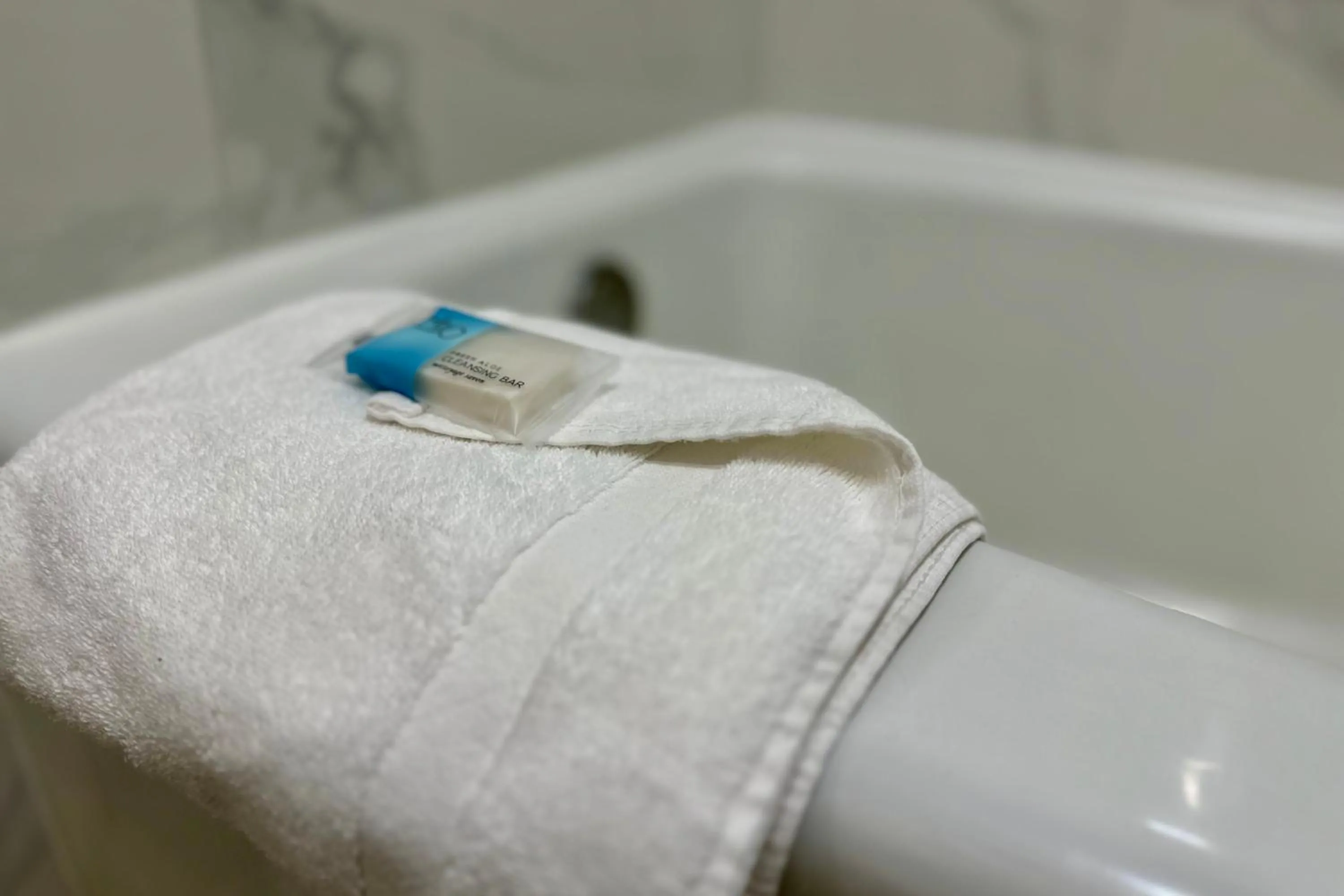 Bath in Hyland Inn near Pasadena Civic Center