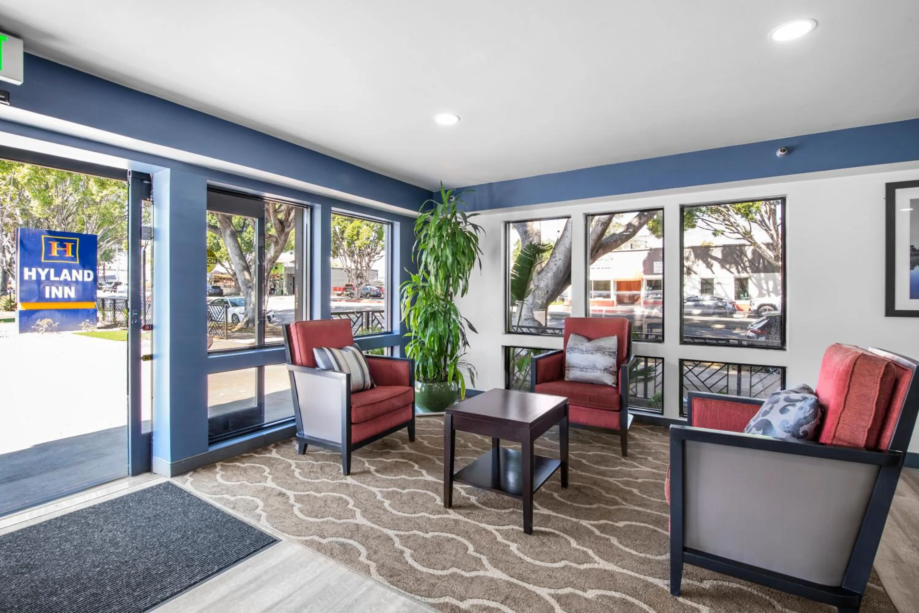 Lobby or reception in Hyland Inn near Pasadena Civic Center