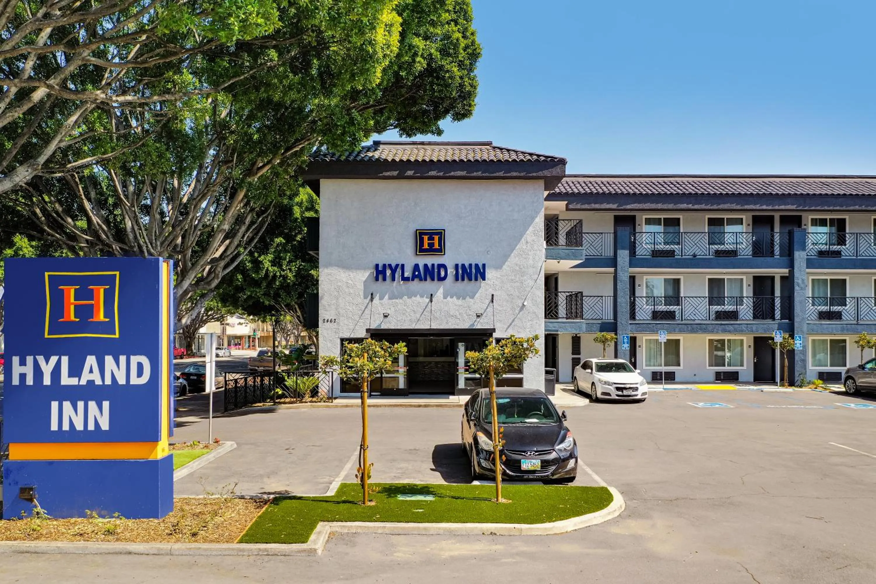 Property building in Hyland Inn near Pasadena Civic Center