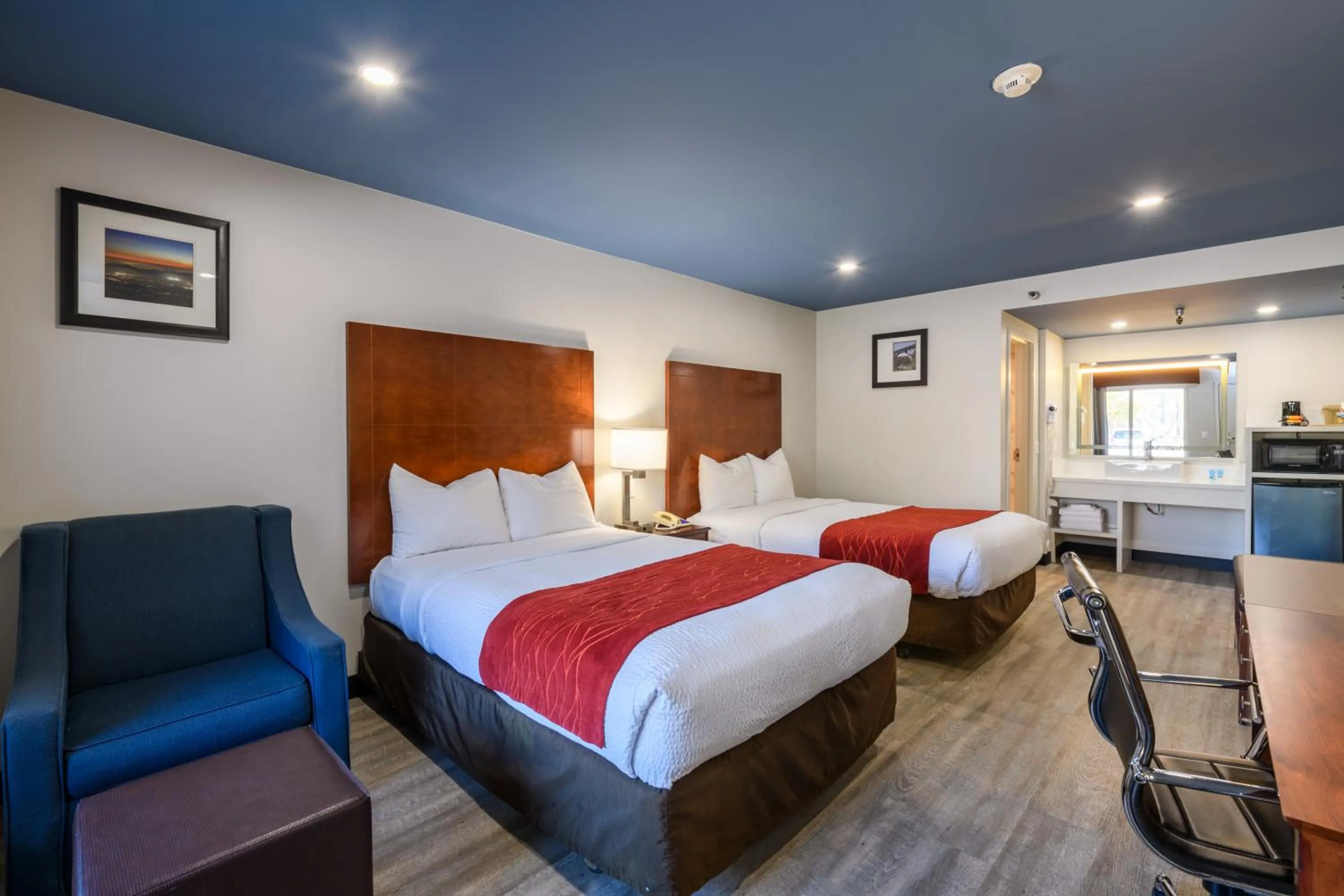 Bedroom, Bed in Hyland Inn near Pasadena Civic Center