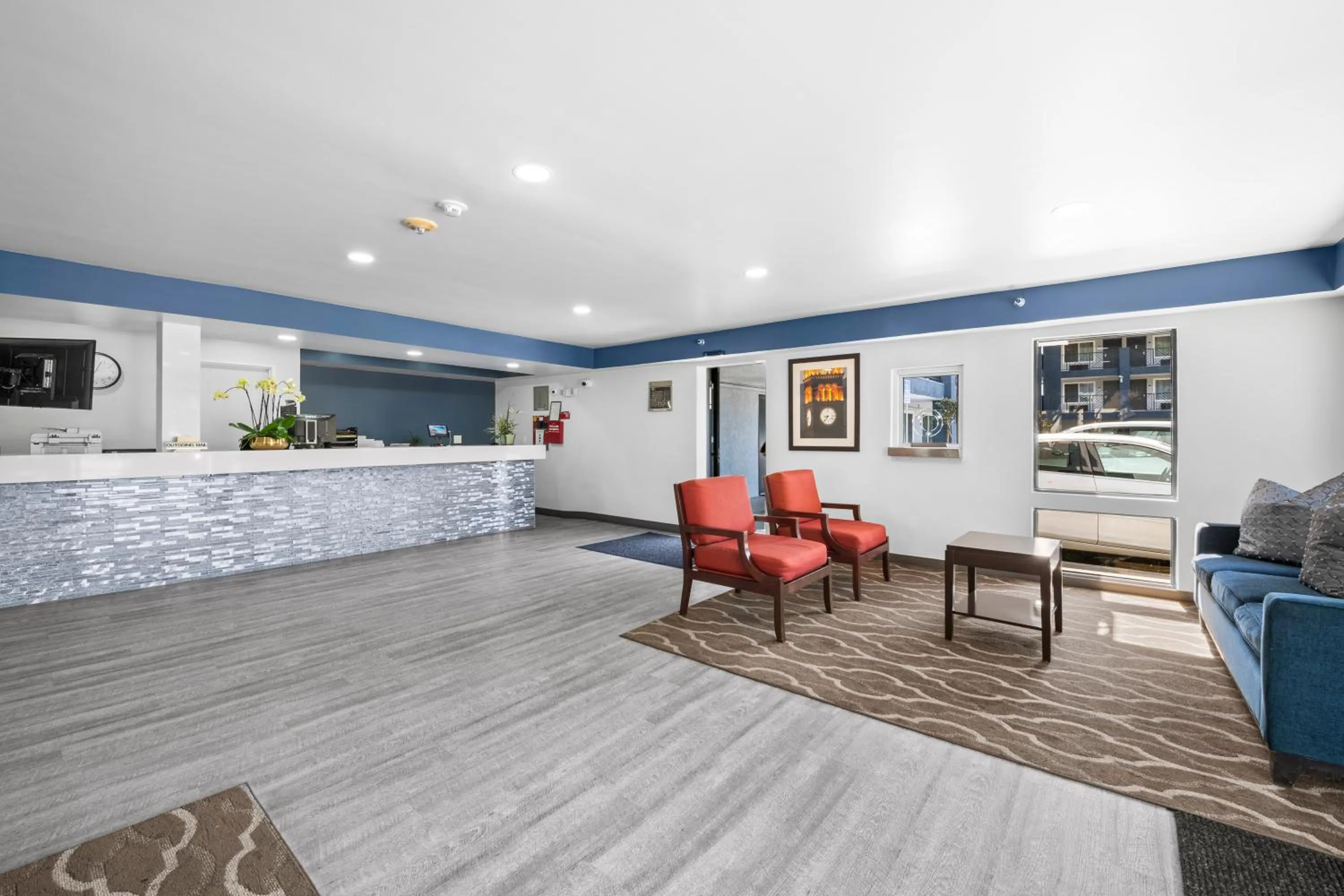 Lobby or reception in Hyland Inn near Pasadena Civic Center