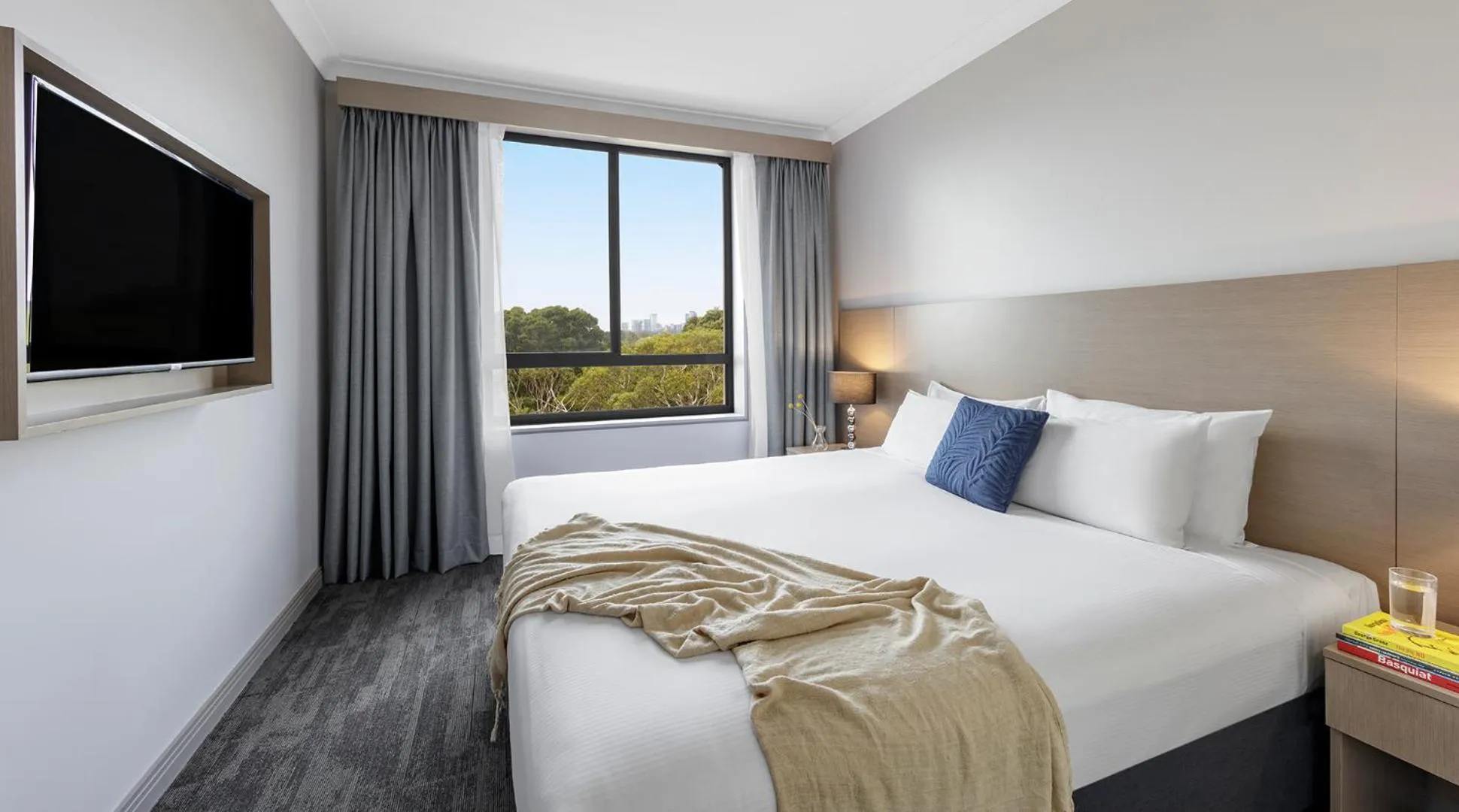 Bed in Oaks Sydney North Ryde Suites
