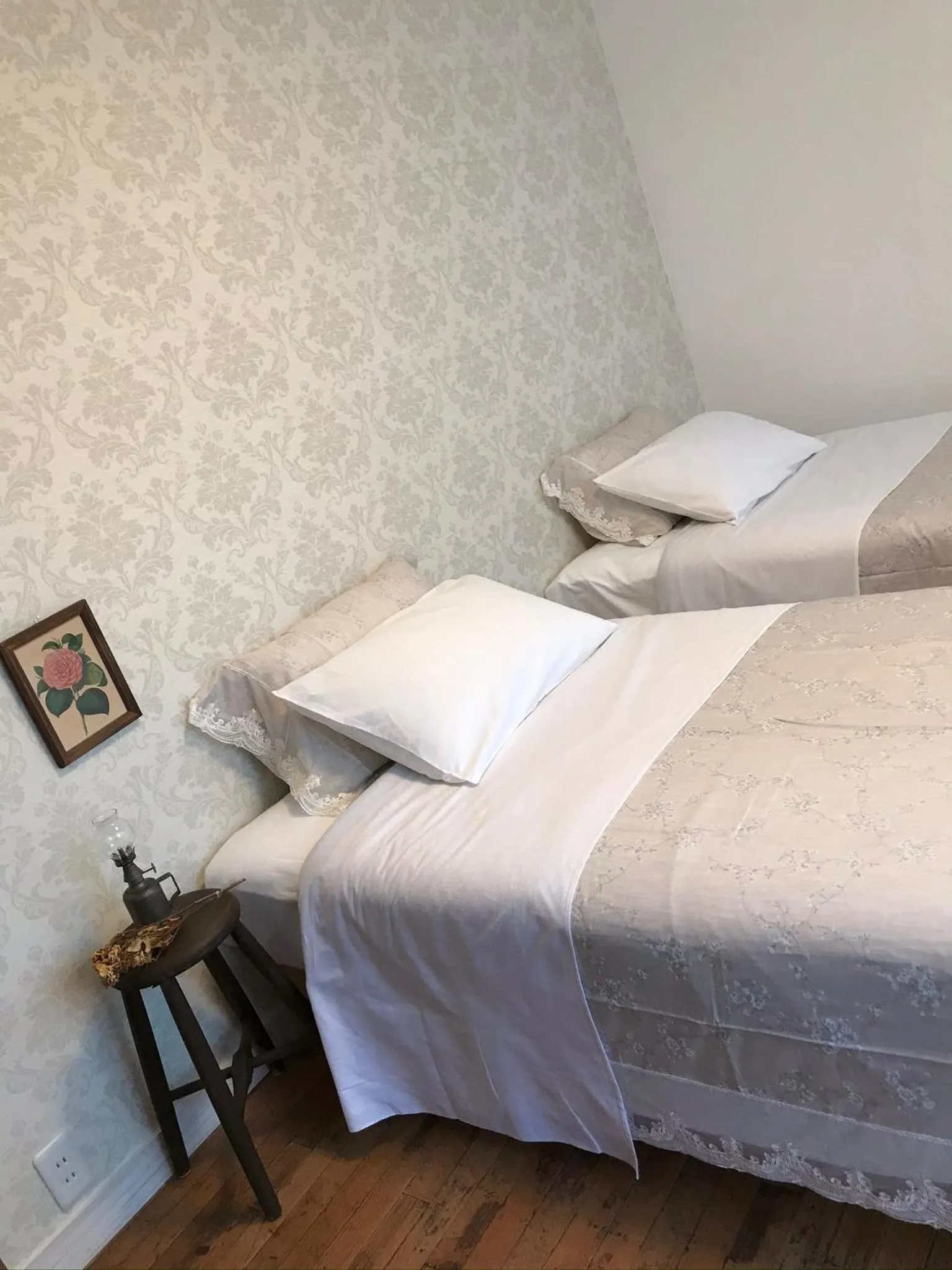 Photo of the whole room, Bed in L'AtelieR Guest House Yonago