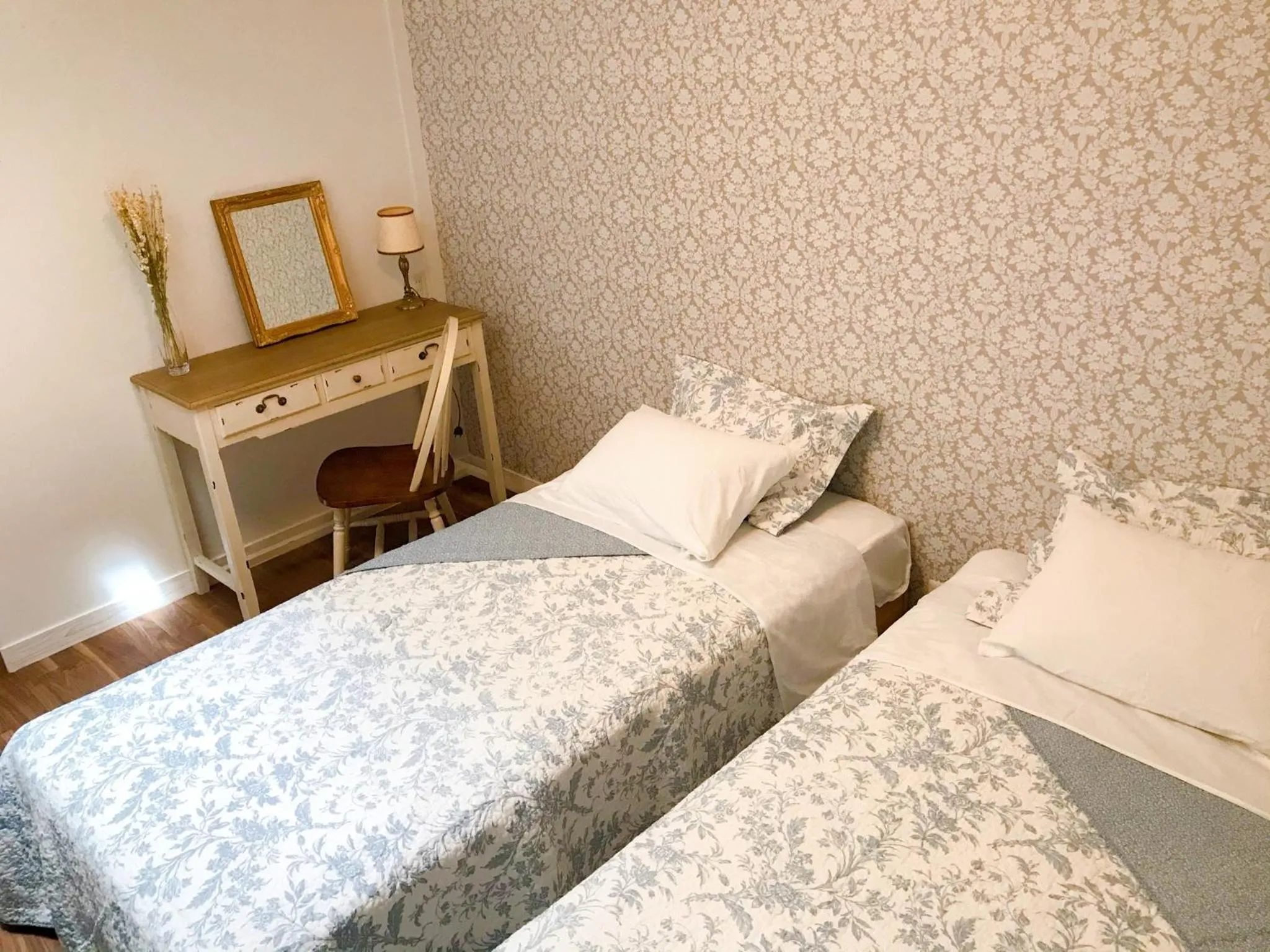 Photo of the whole room, Bed in L'AtelieR Guest House Yonago