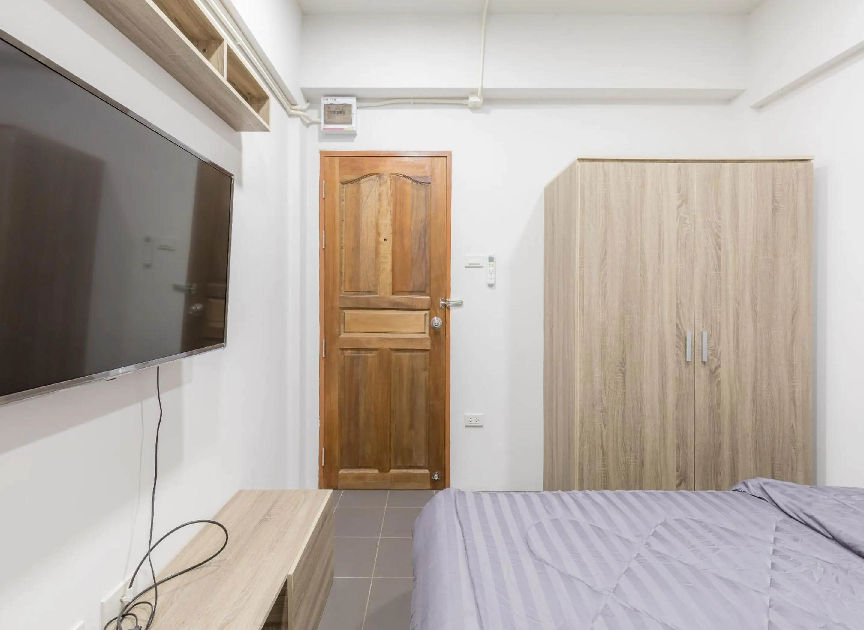 Bedroom, Bed in MiddleWay House Bangkok