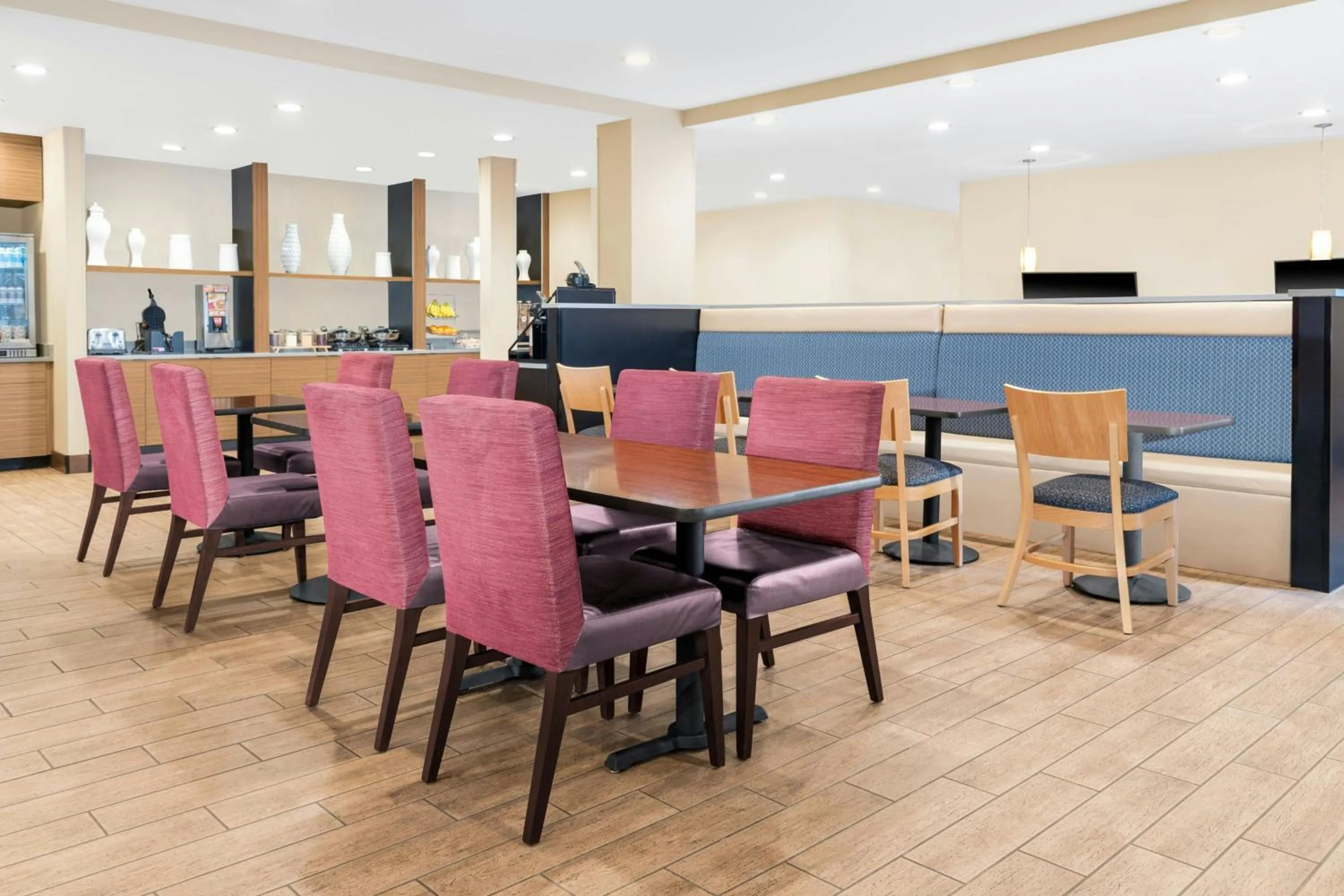 Breakfast in TownePlace Suites by Marriott Detroit Allen Park