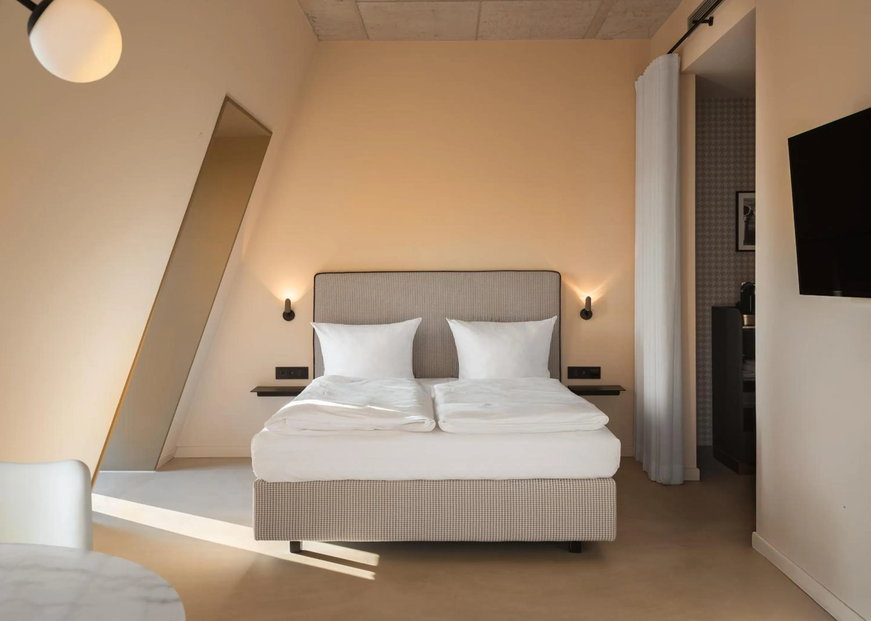 Bed in Hotel Miano by Limehome