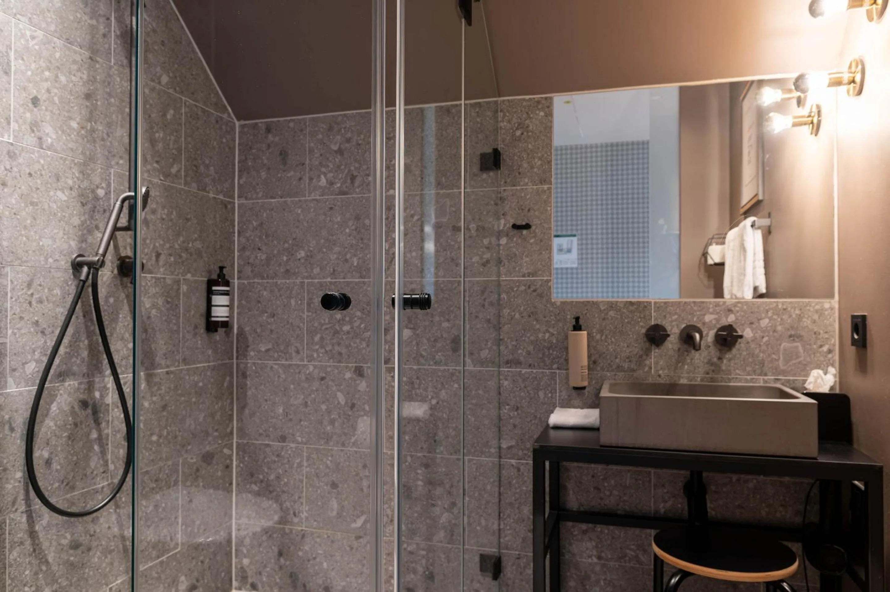 Shower in Hotel Miano by Limehome