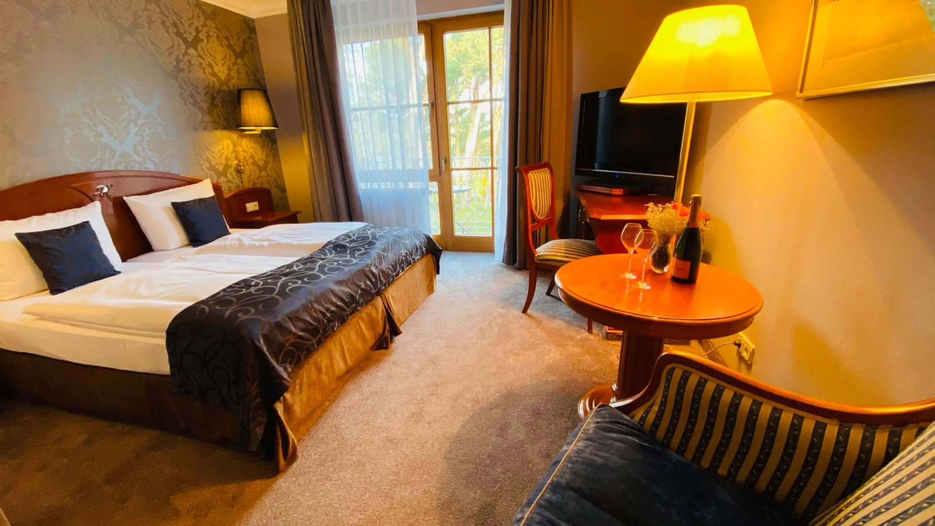 Photo of the whole room, Bed in Residenz Seehotel Berlin Brandenburg