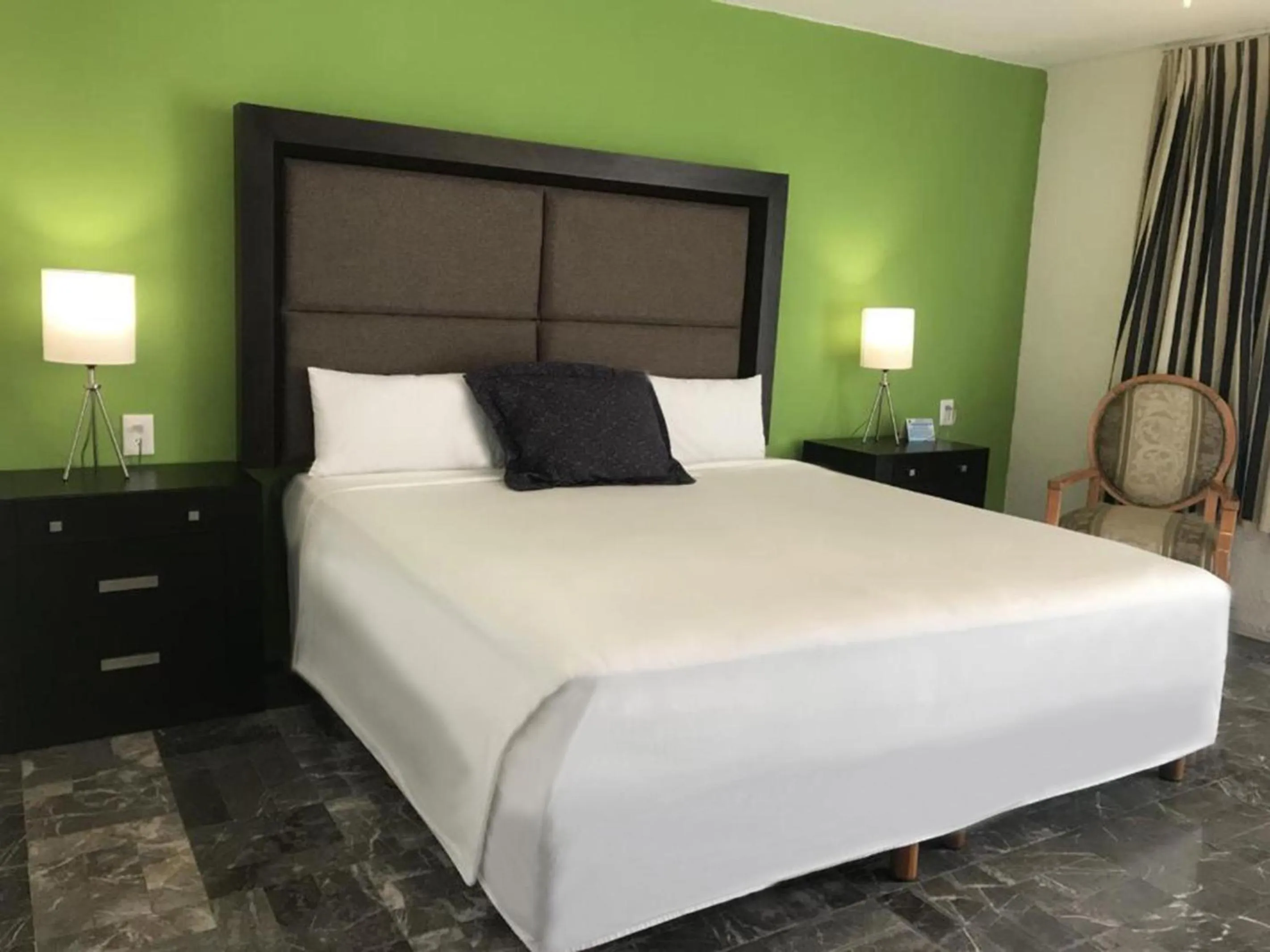 Bedroom, Bed in Hotel Green 16