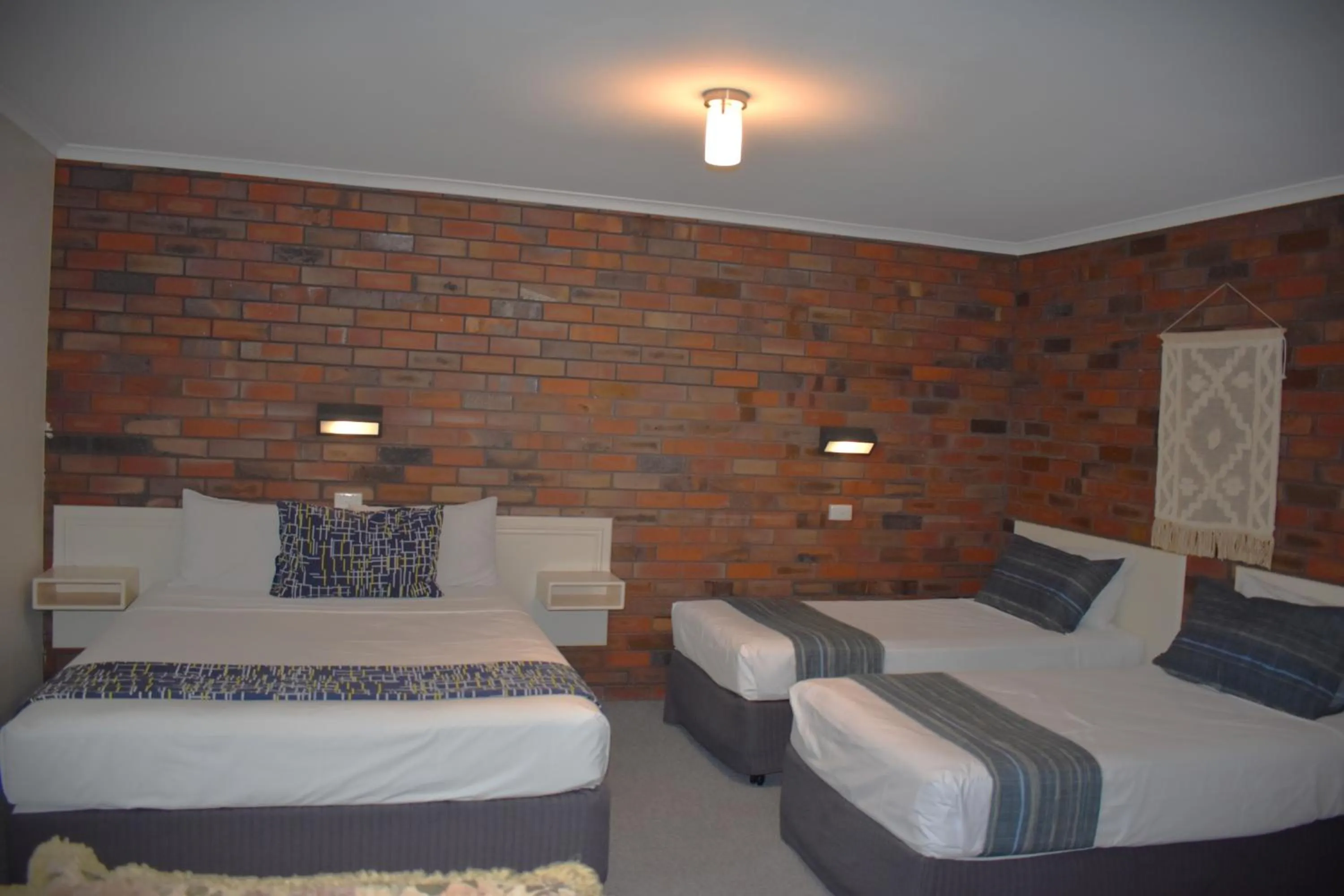 Bed in Coorrabin Motor Inn