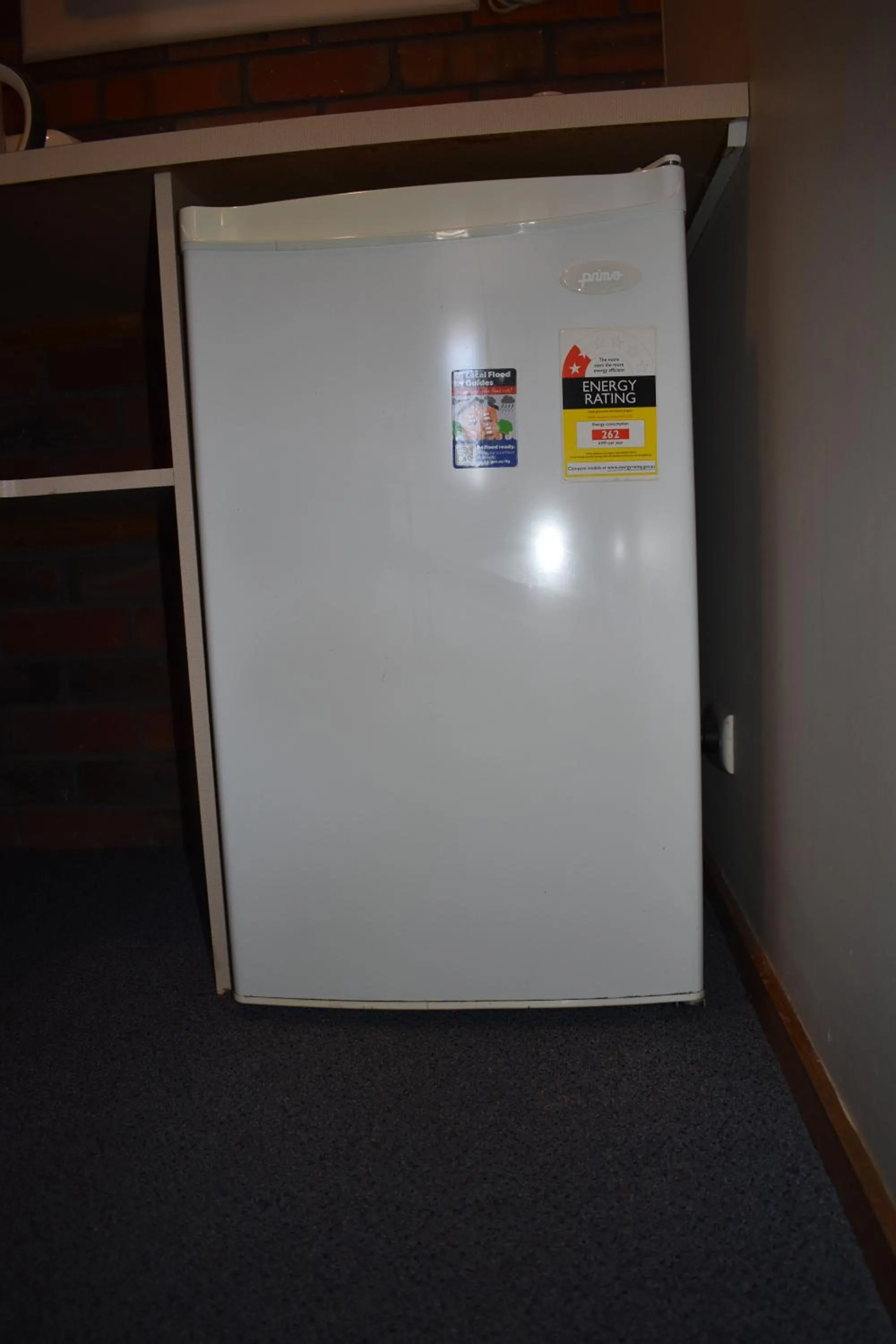 Kitchen or kitchenette in Coorrabin Motor Inn