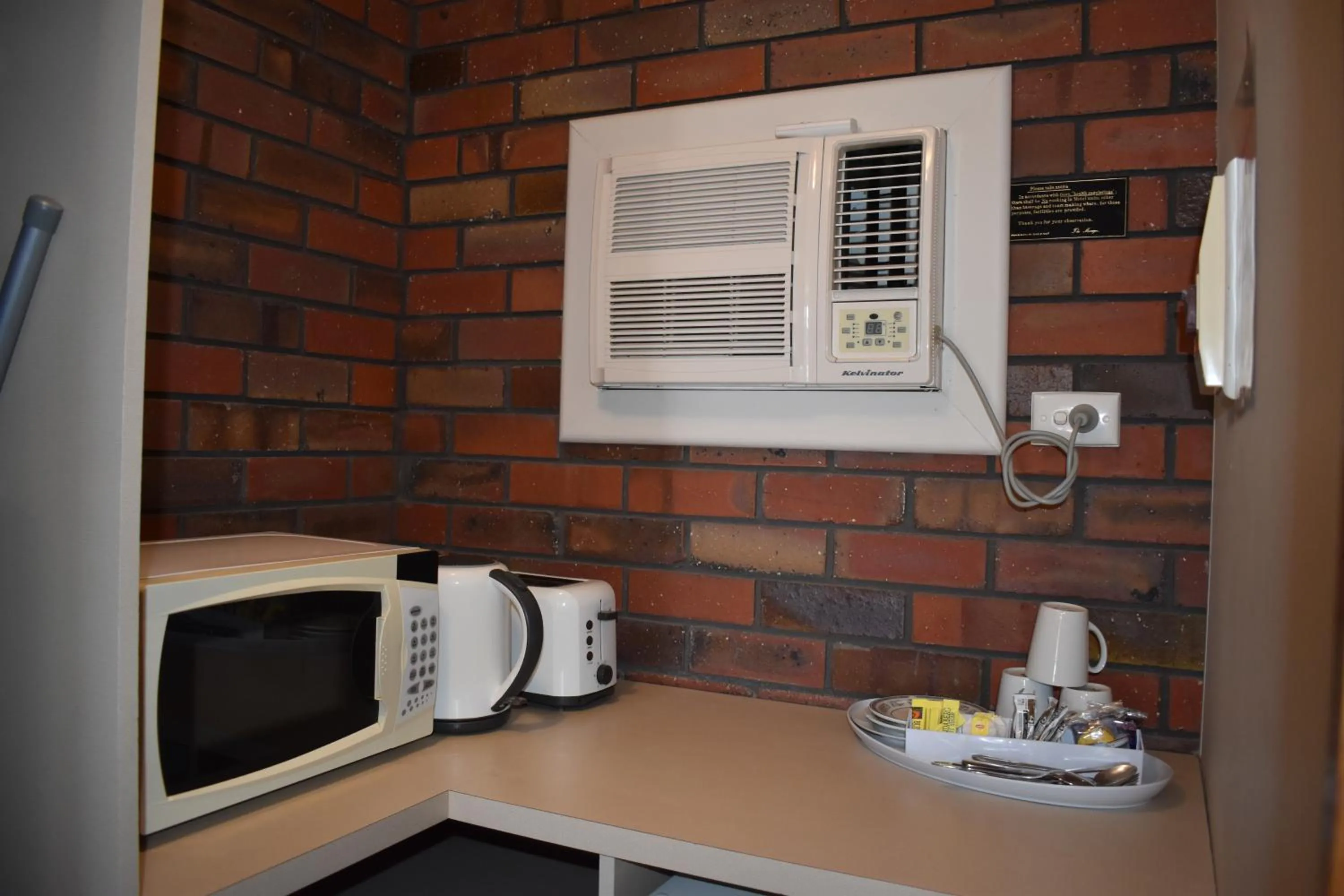 Kitchen or kitchenette in Coorrabin Motor Inn