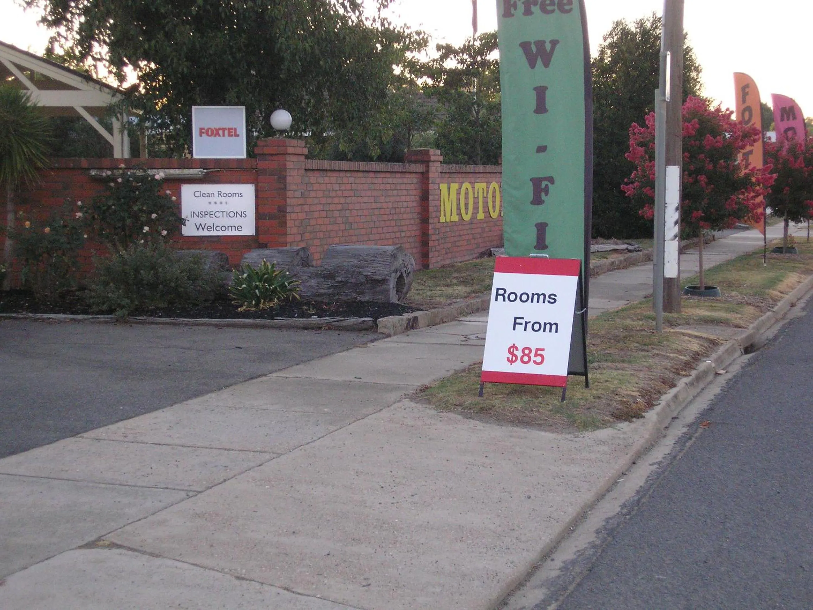 Twin Room in Coorrabin Motor Inn