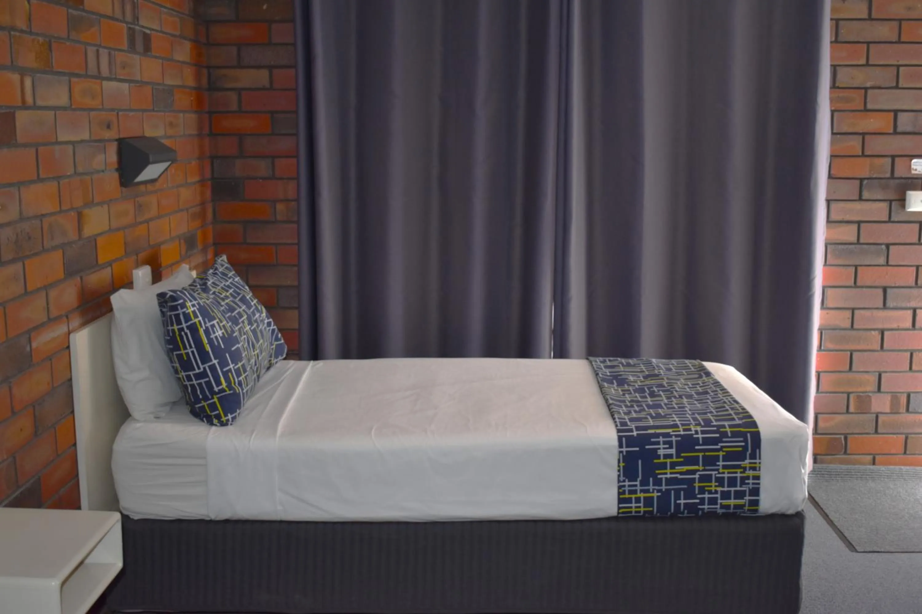 Bed in Coorrabin Motor Inn