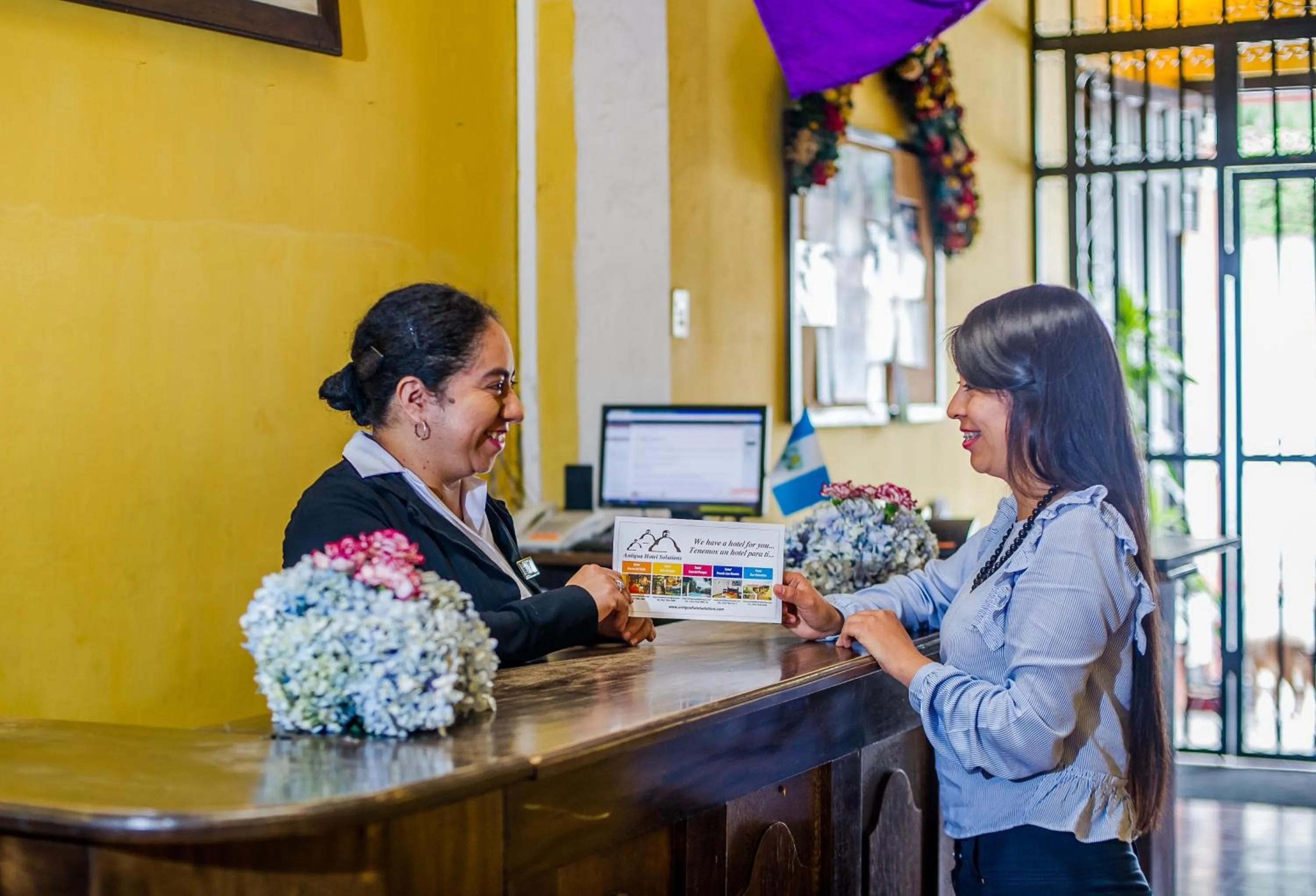 Lobby or reception in Hotel Las Camelias Inn by AHS