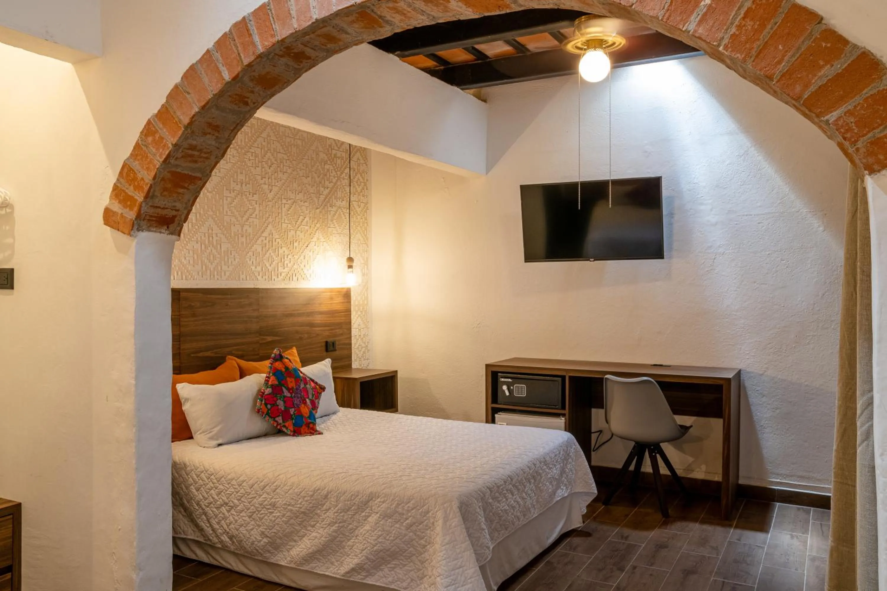 Bed in Hotel Las Camelias Inn by AHS