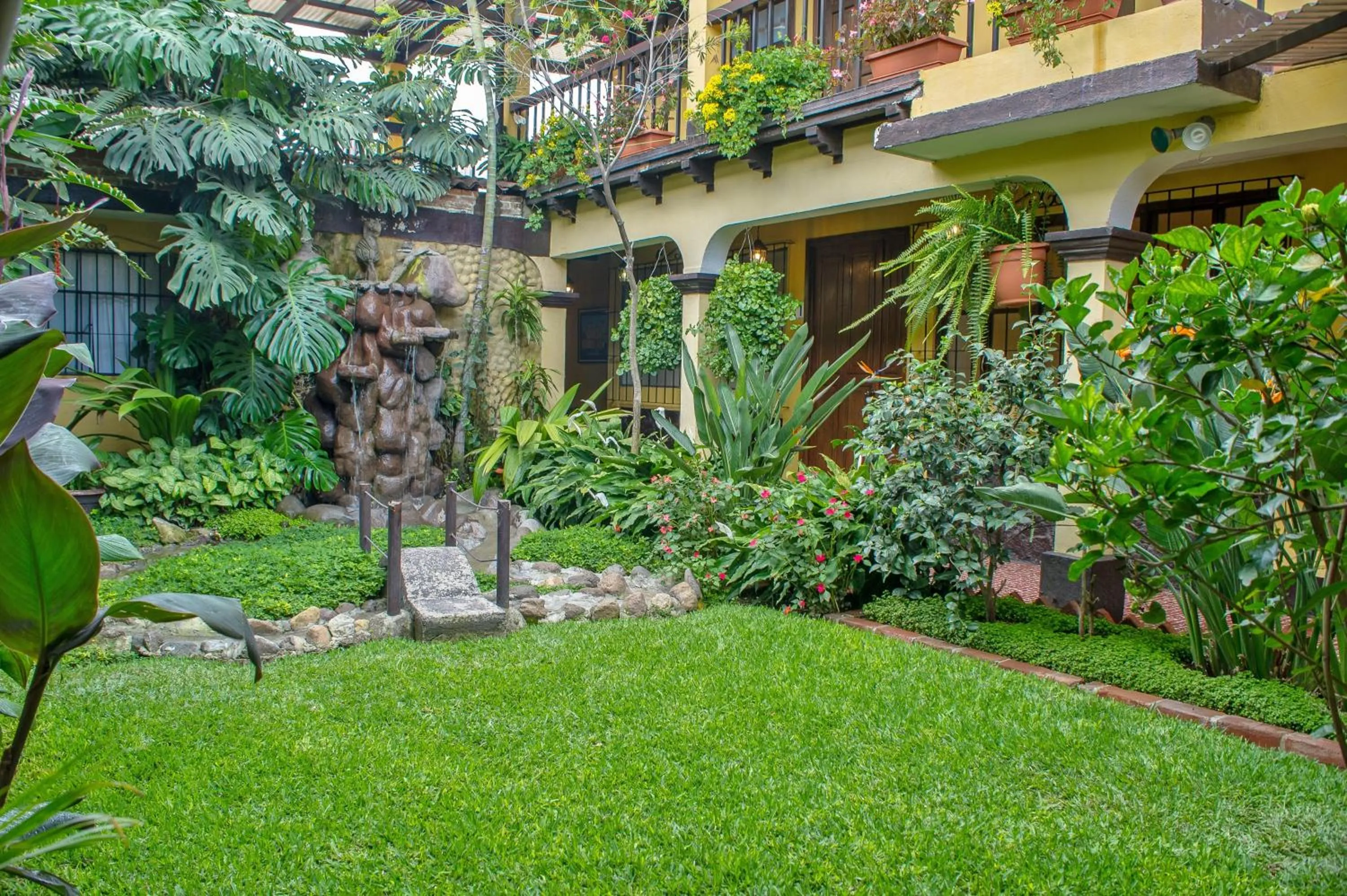 Garden in Hotel Las Camelias Inn by AHS