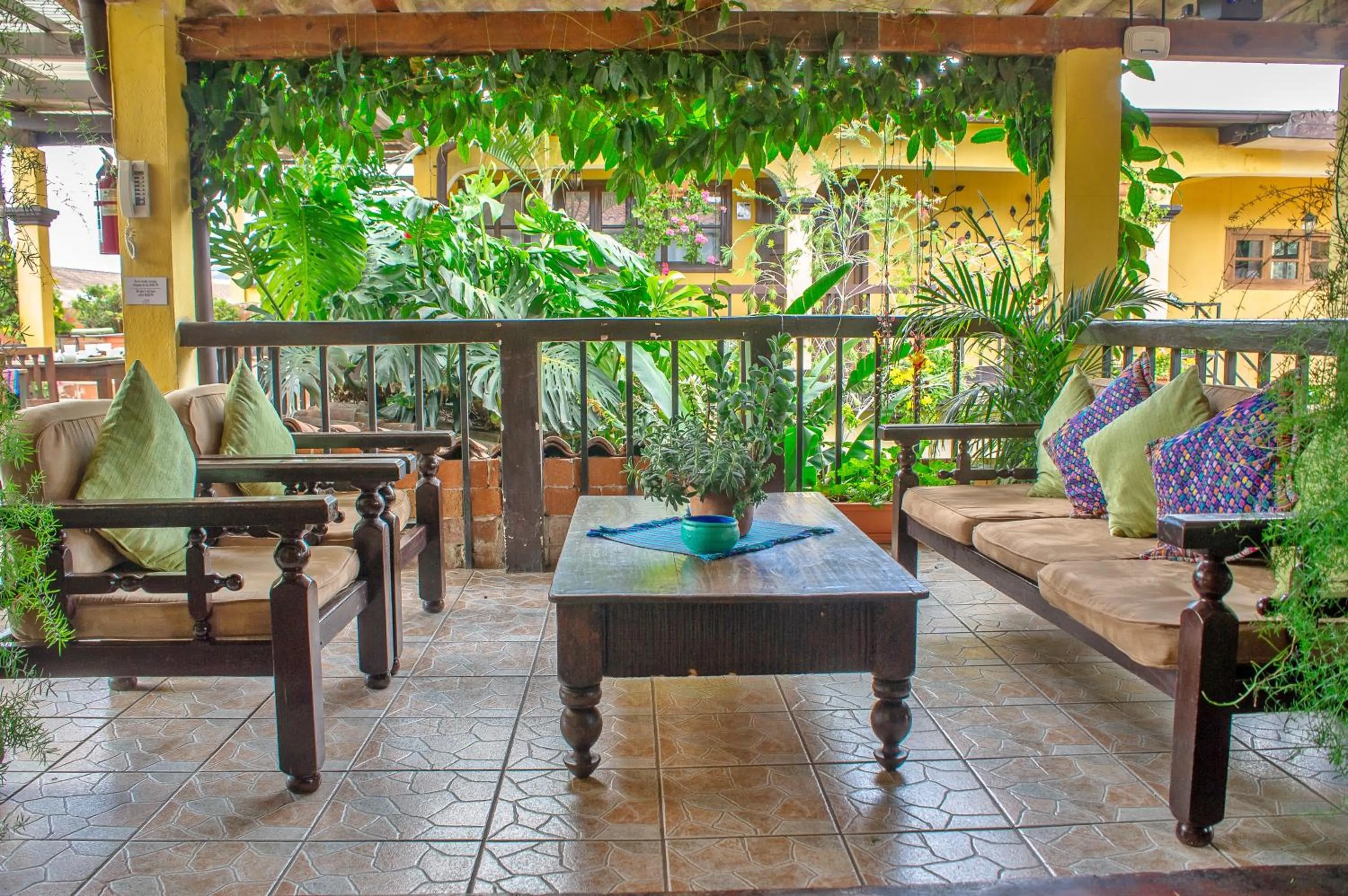 Patio in Hotel Las Camelias Inn by AHS