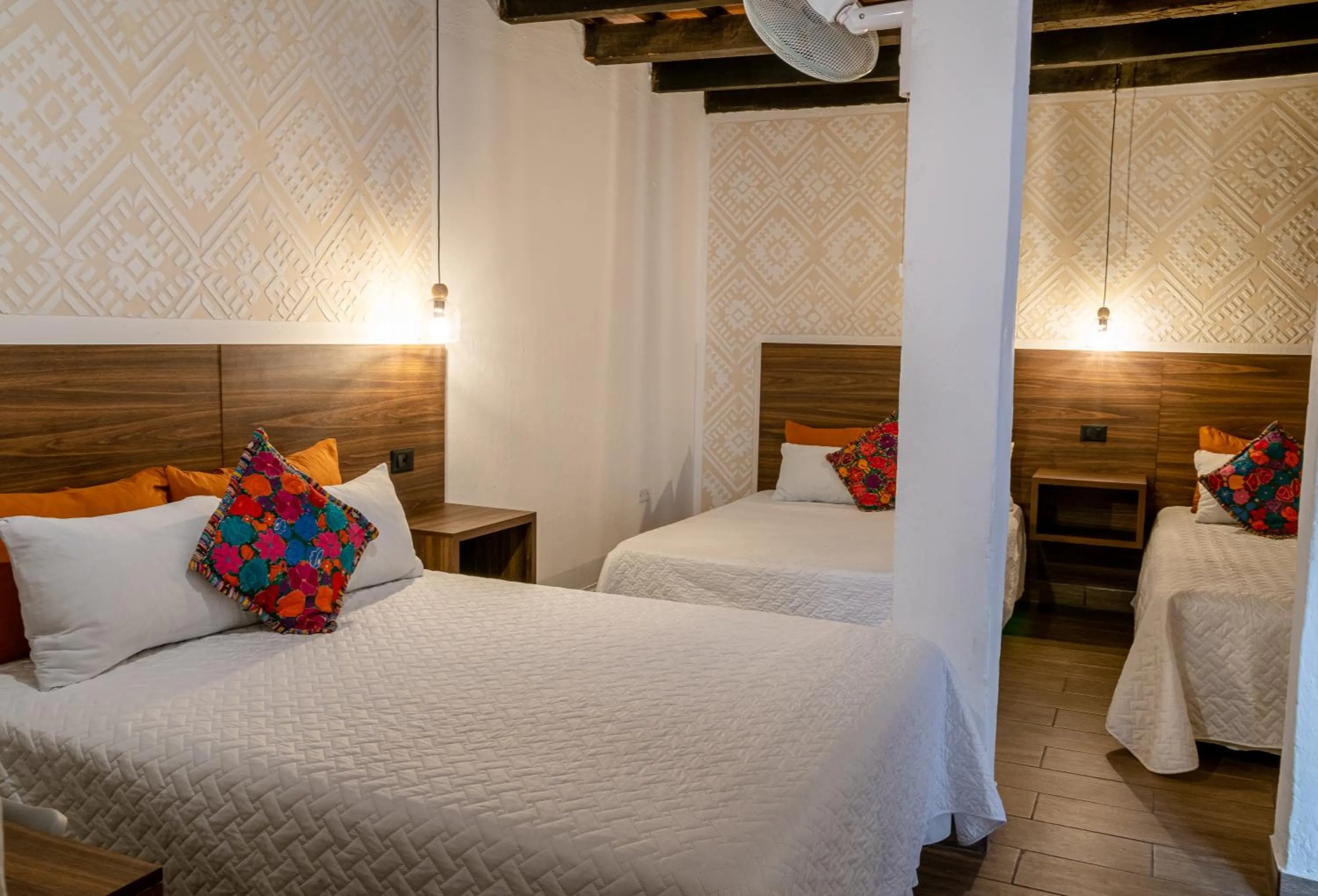 Bed in Hotel Las Camelias Inn by AHS