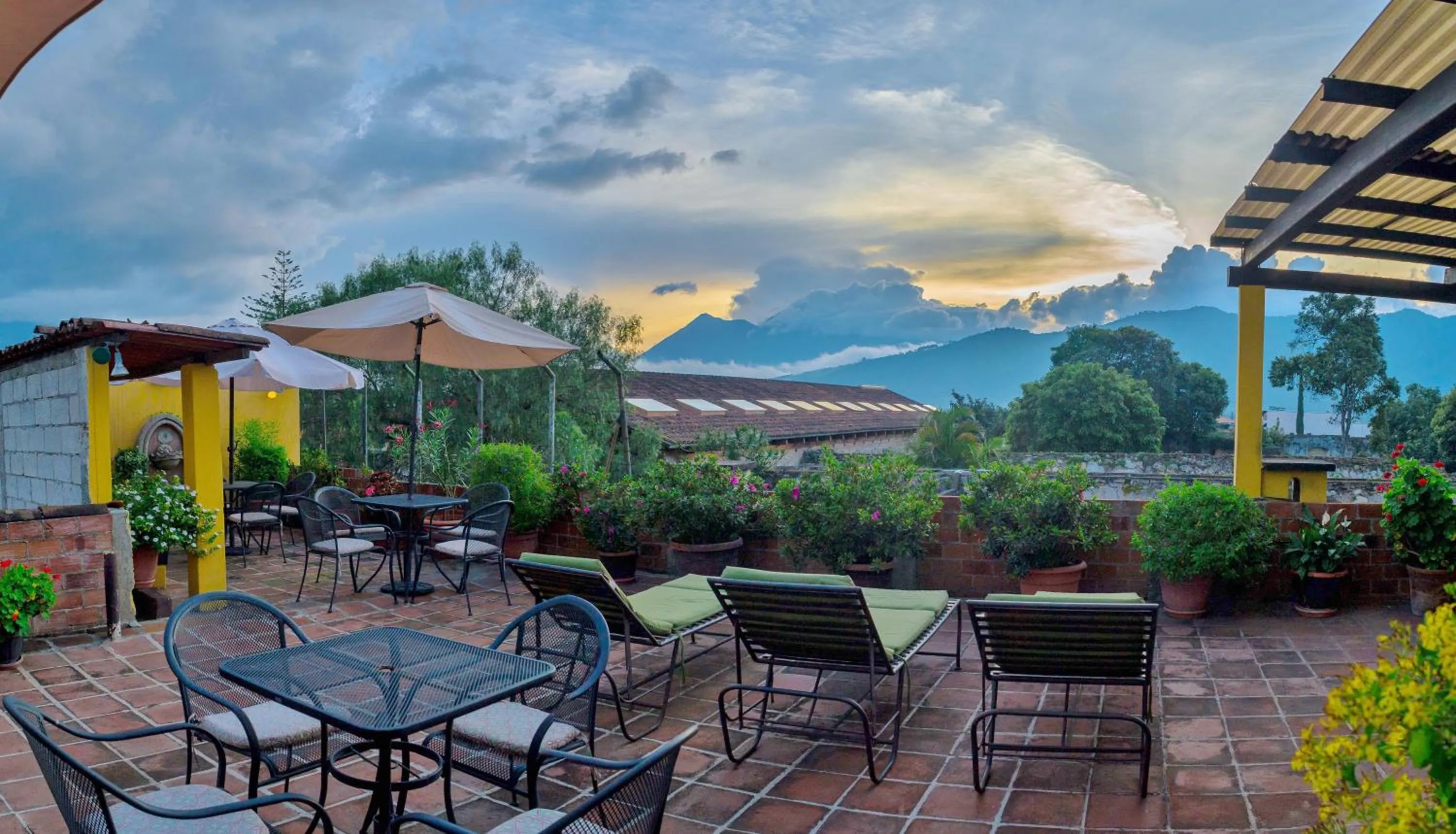 Patio in Hotel Las Camelias Inn by AHS
