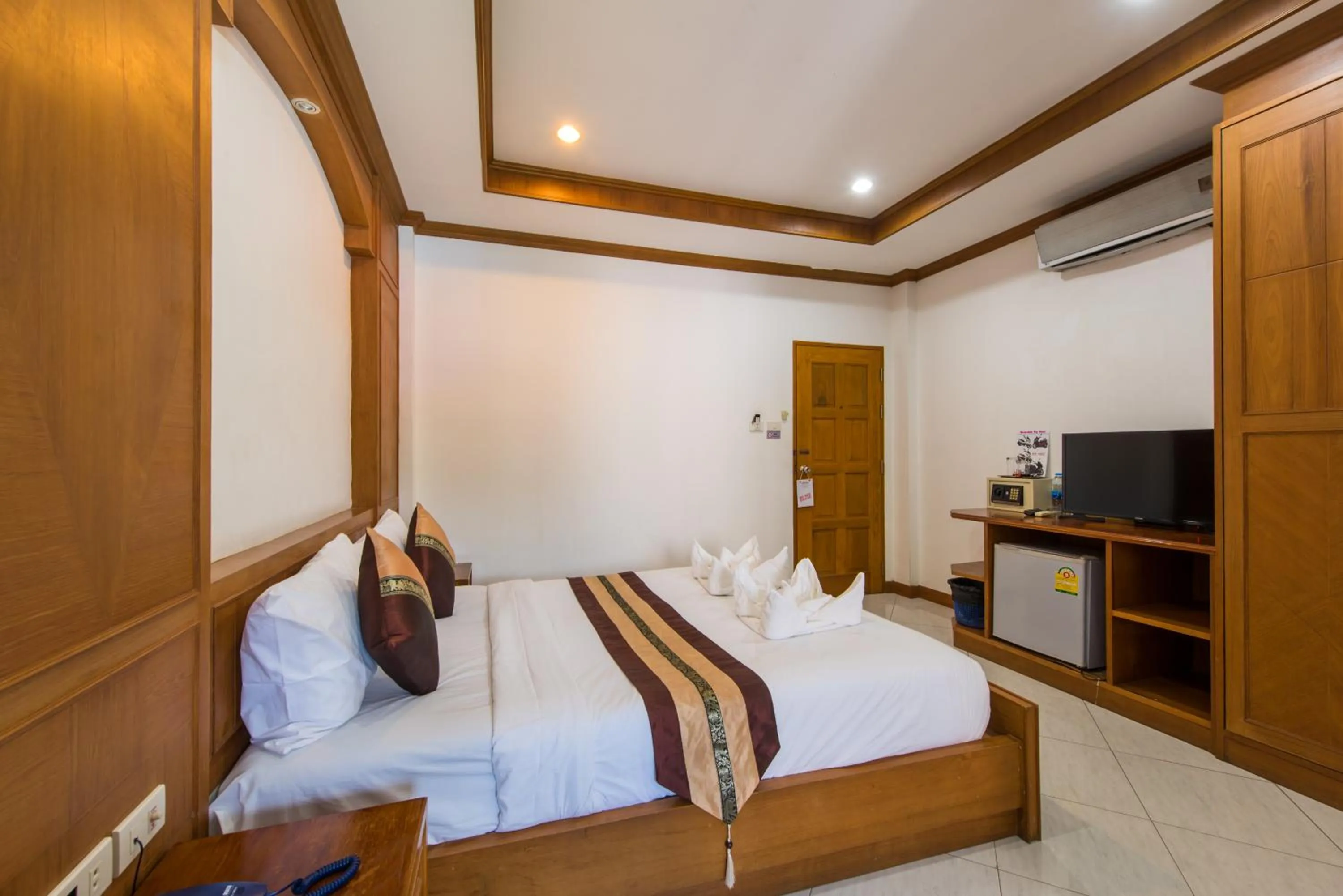 Bedroom, Bed in Magnific Patong