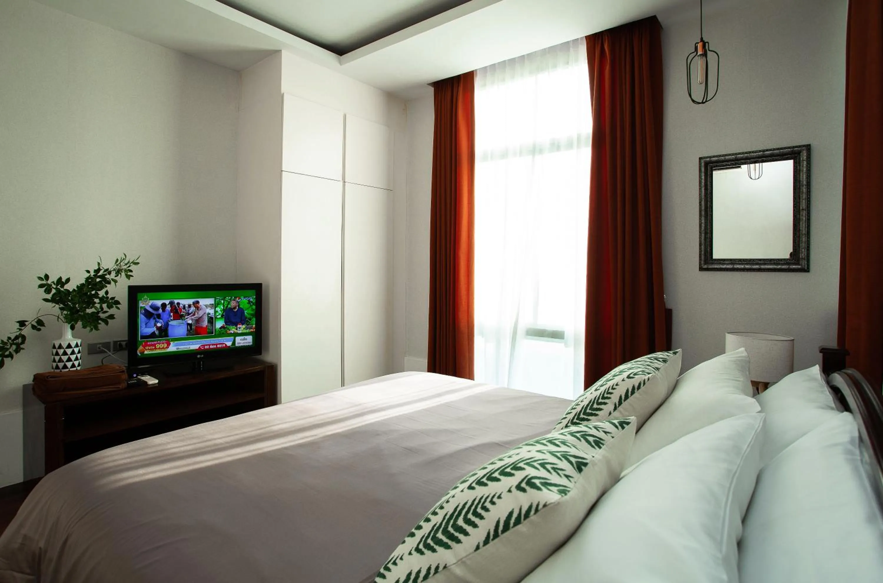 Bed in Nagawari Art Maldives BBQ Pattaya Villa