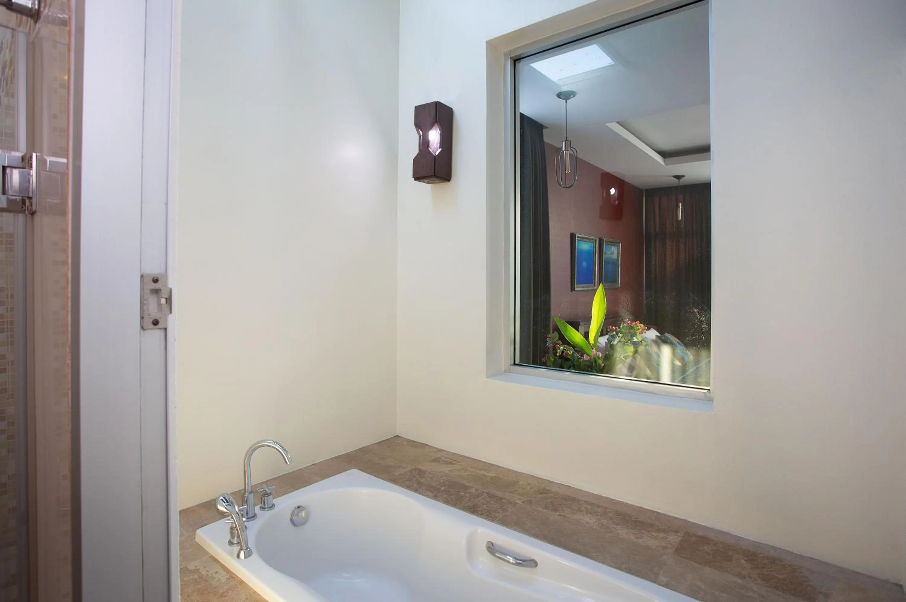 Shower in Nagawari Art Maldives BBQ Pattaya Villa