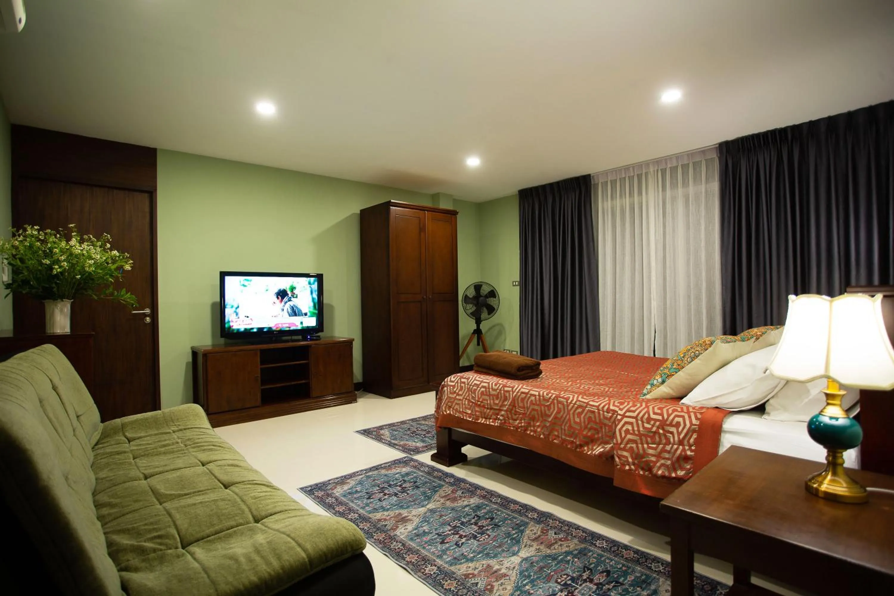 Bed in Nagawari Art Maldives BBQ Pattaya Villa