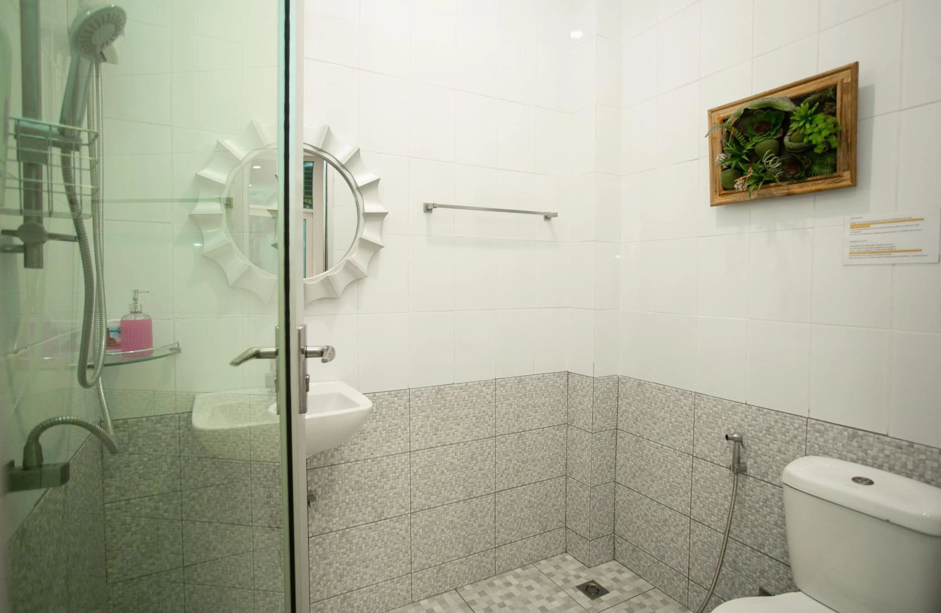Shower in Nagawari Art Maldives BBQ Pattaya Villa