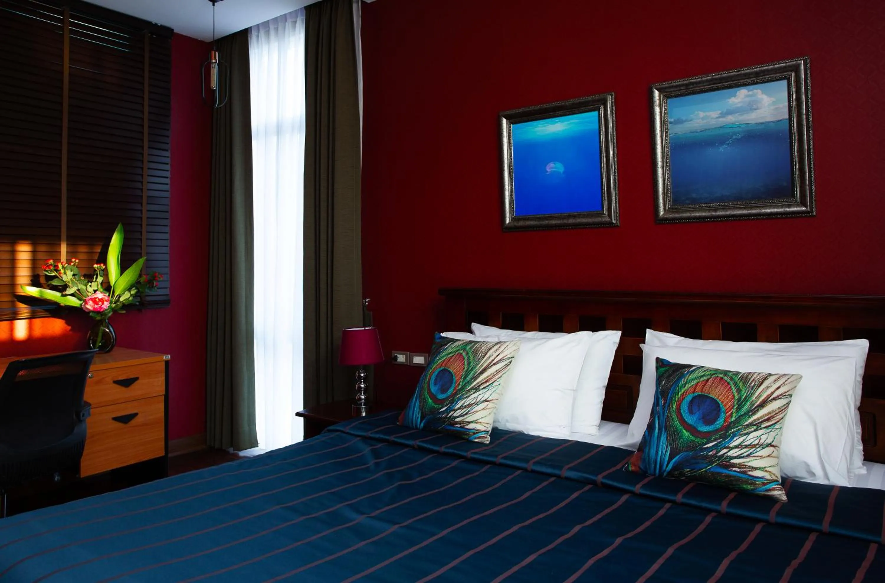 Bed in Nagawari Art Maldives BBQ Pattaya Villa