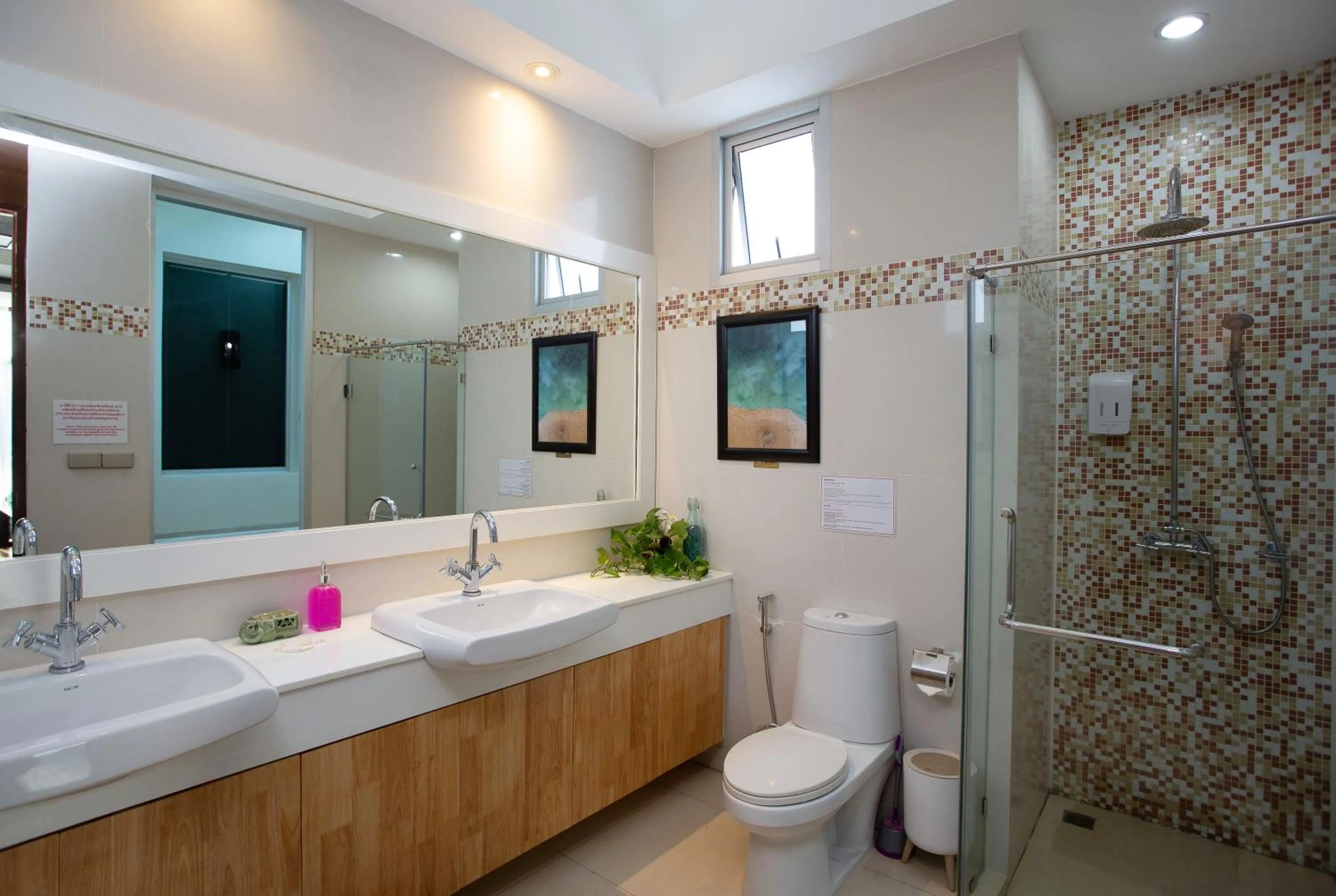 Shower in Nagawari Art Maldives BBQ Pattaya Villa