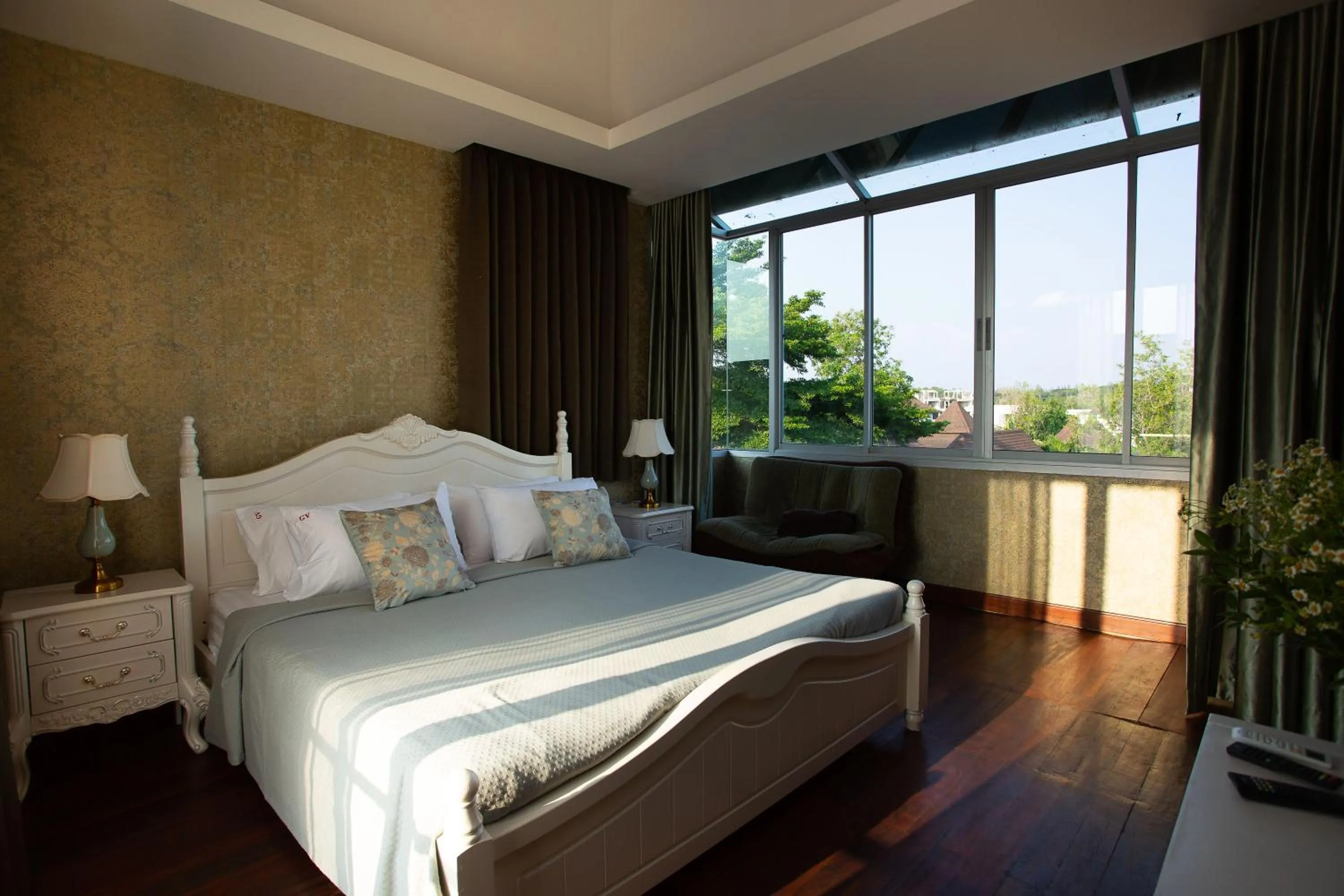 Bed in Nagawari Art Maldives BBQ Pattaya Villa