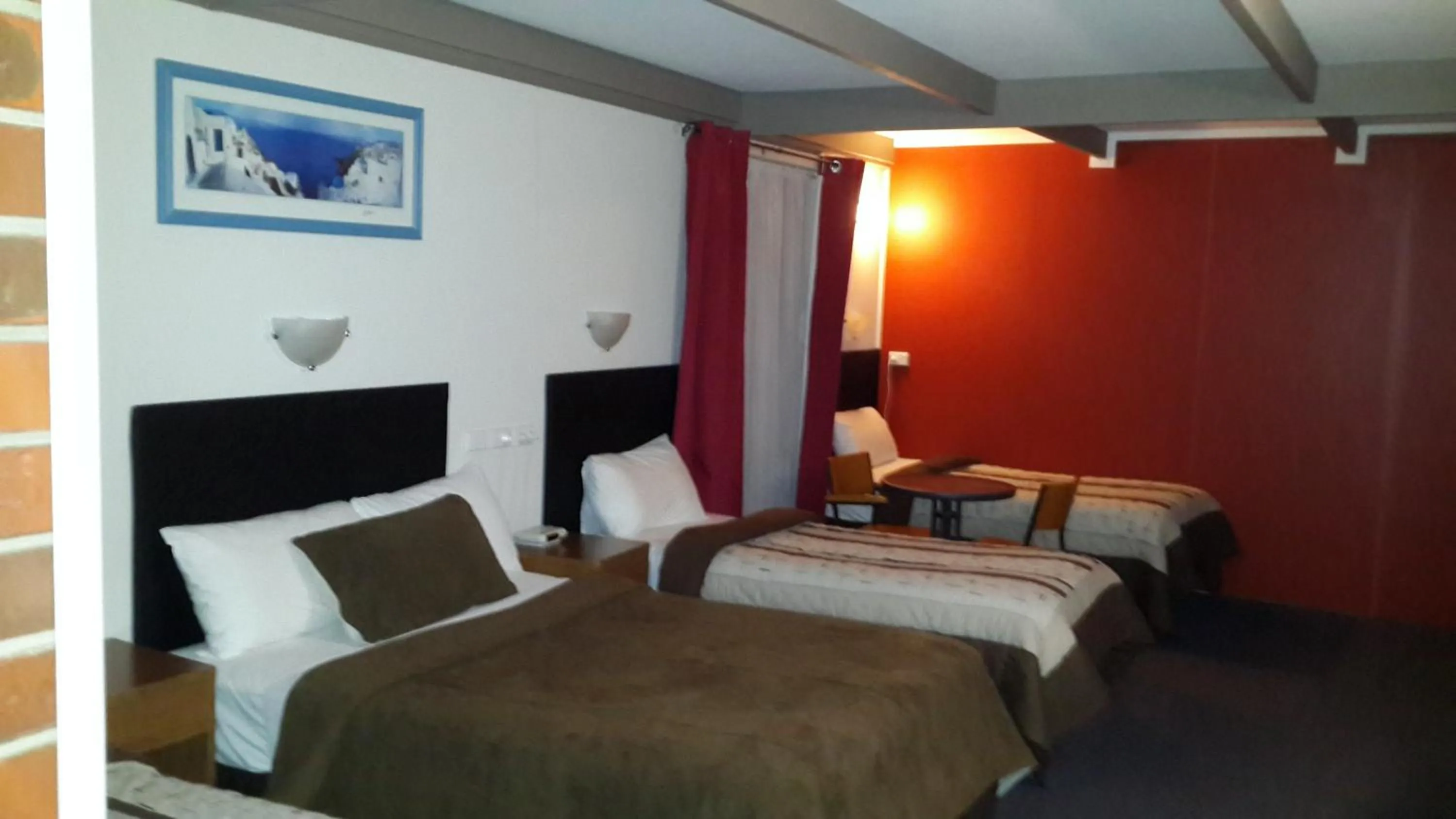 Bedroom, Bed in Zero Inn Motel