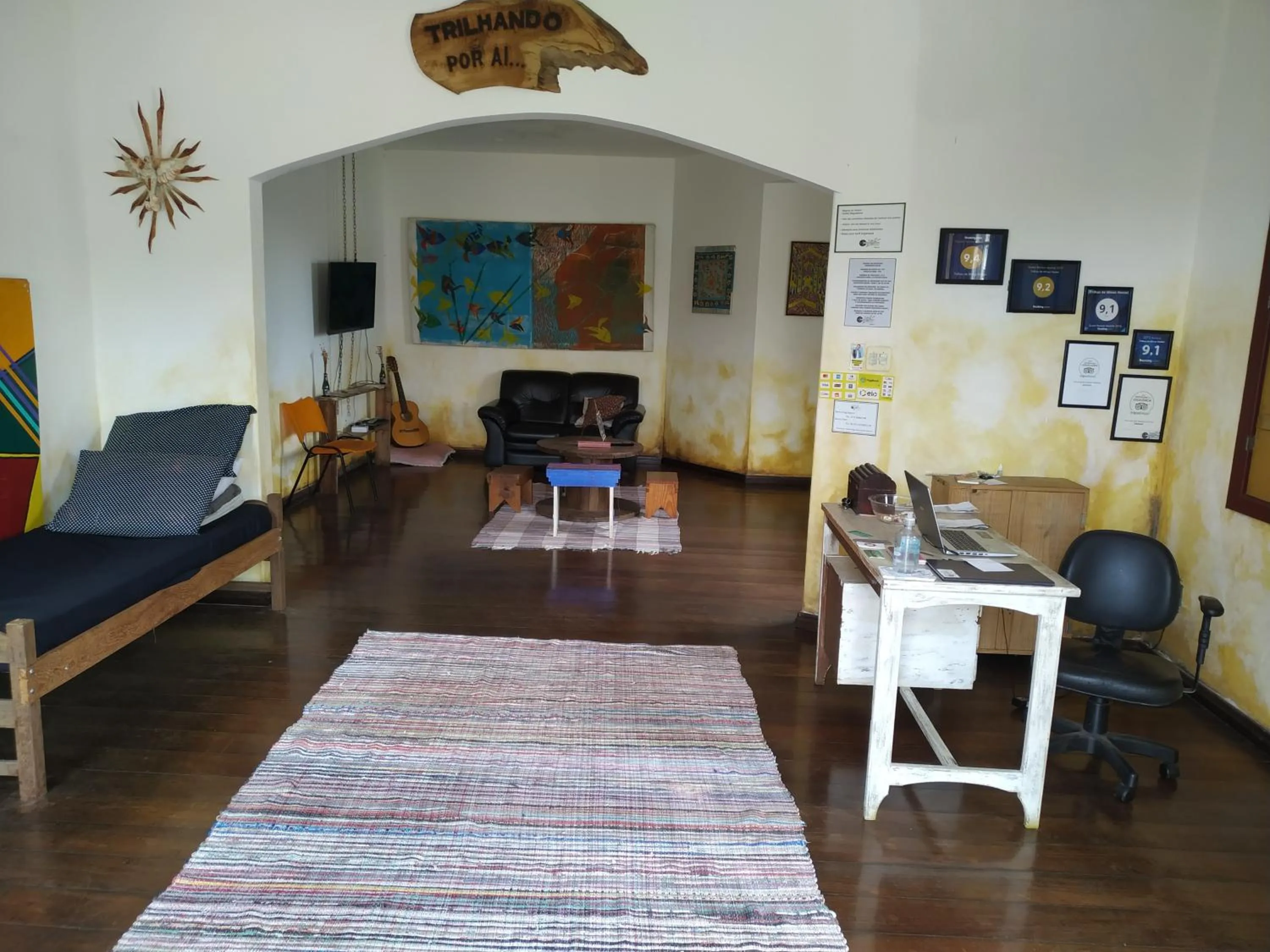 Communal lounge/ TV room, Bed in Trilhas de Minas Hostel Camping