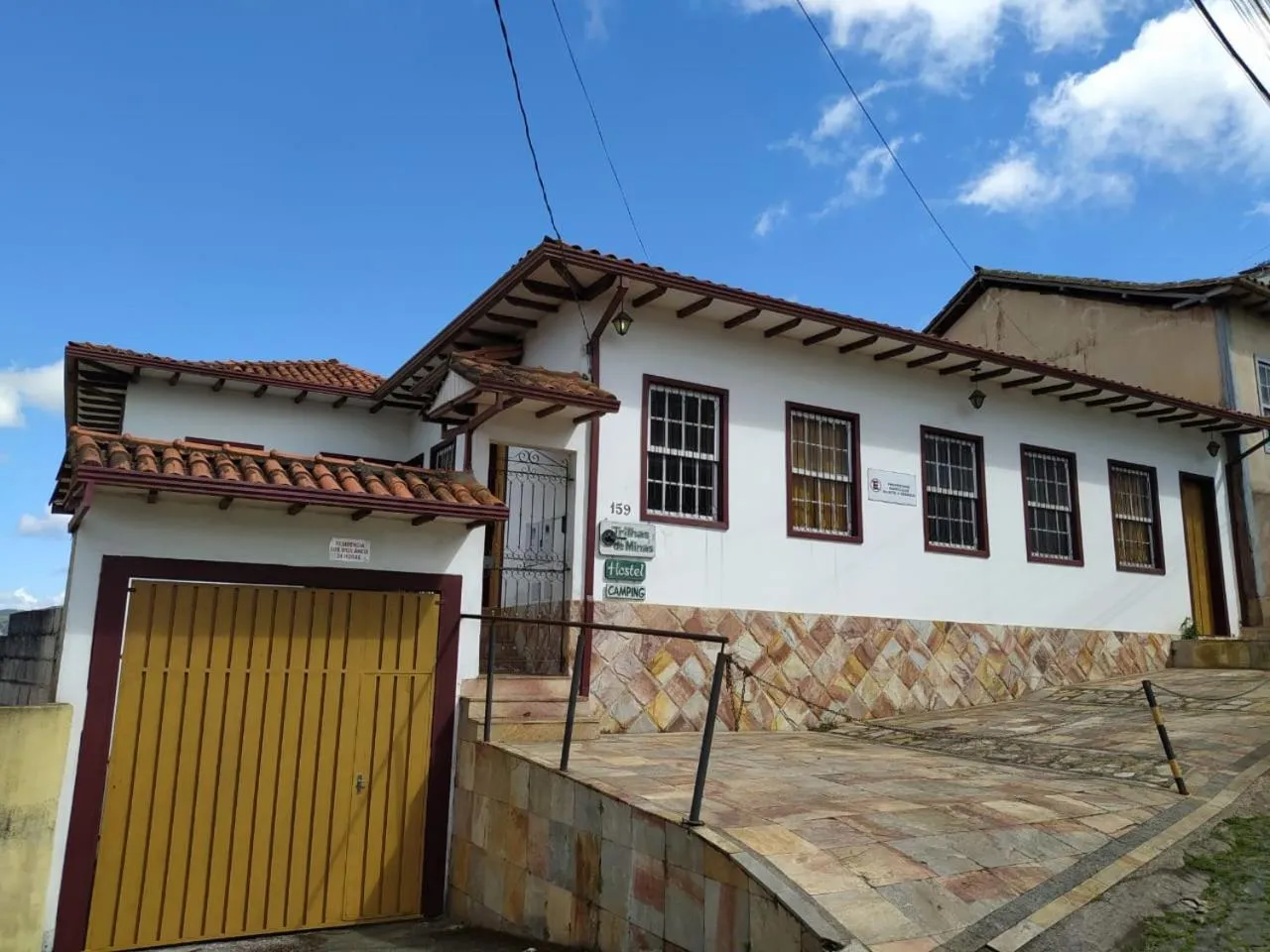 Property building in Trilhas de Minas Hostel Camping