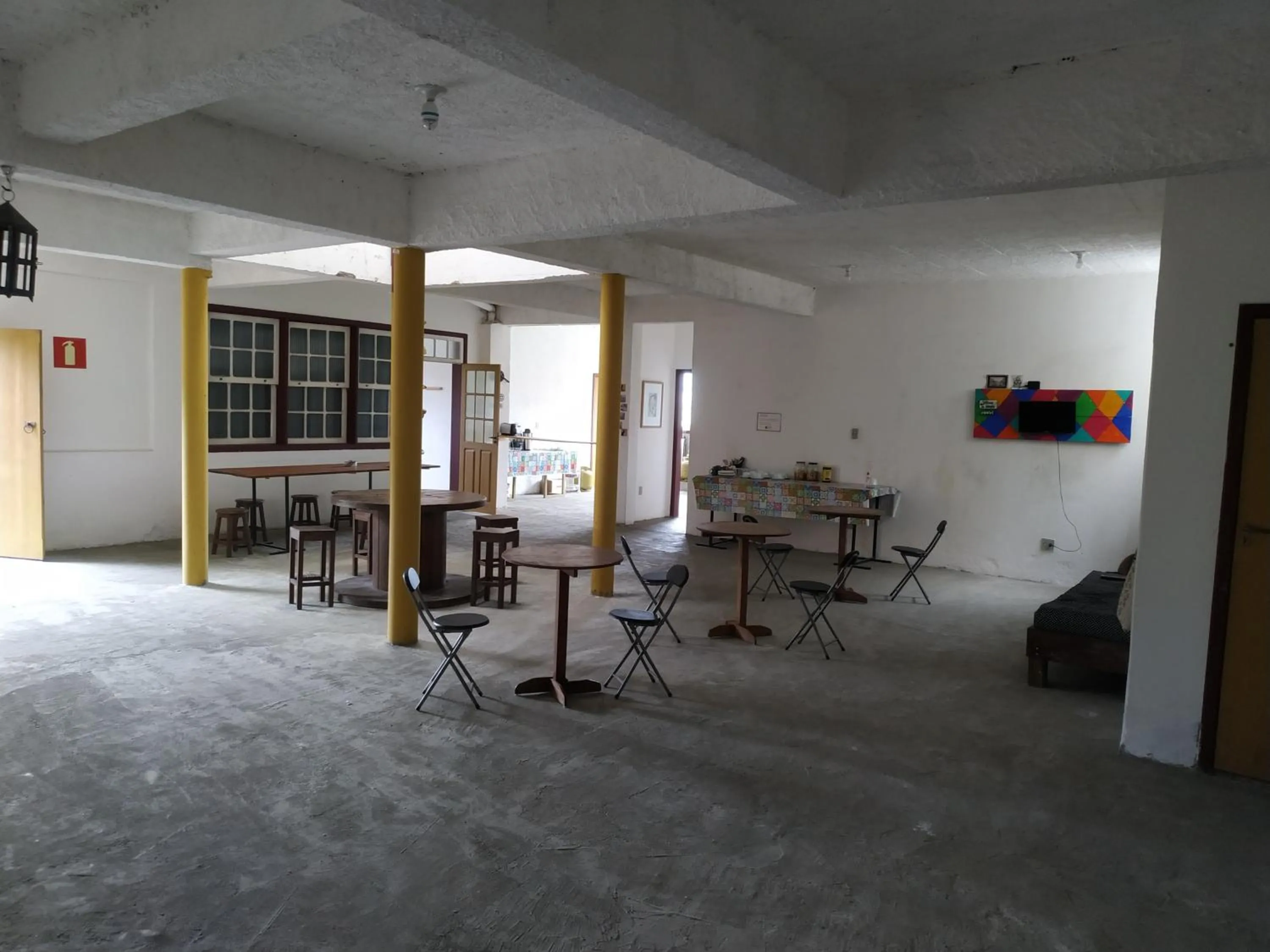 Communal lounge/ TV room in Trilhas de Minas Hostel Camping